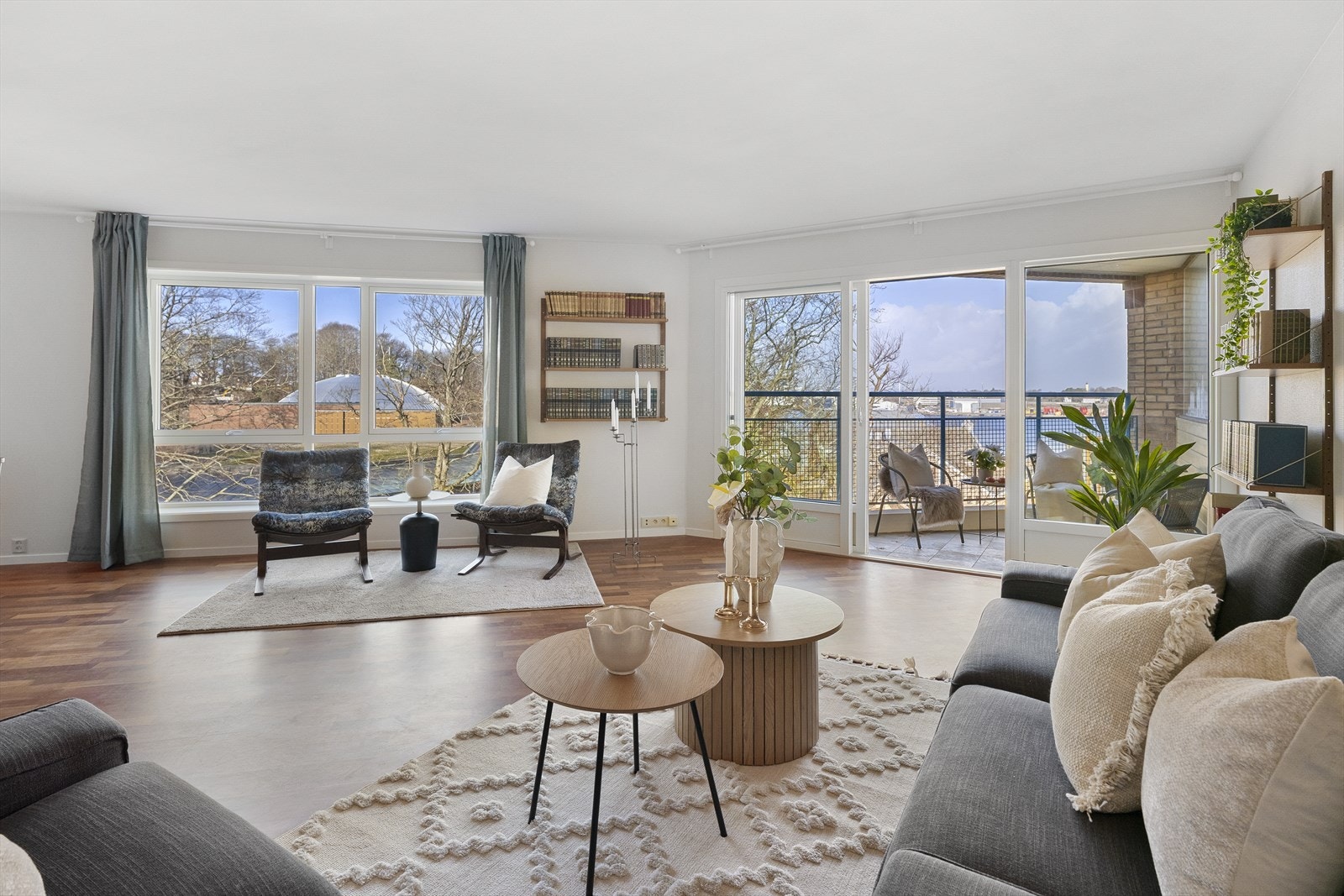 Velkommen til Bjergsted Terrasse 9! Denne unike 5-roms selveierleiligheten i populære Bjergsted Terrasse. Galleribilde