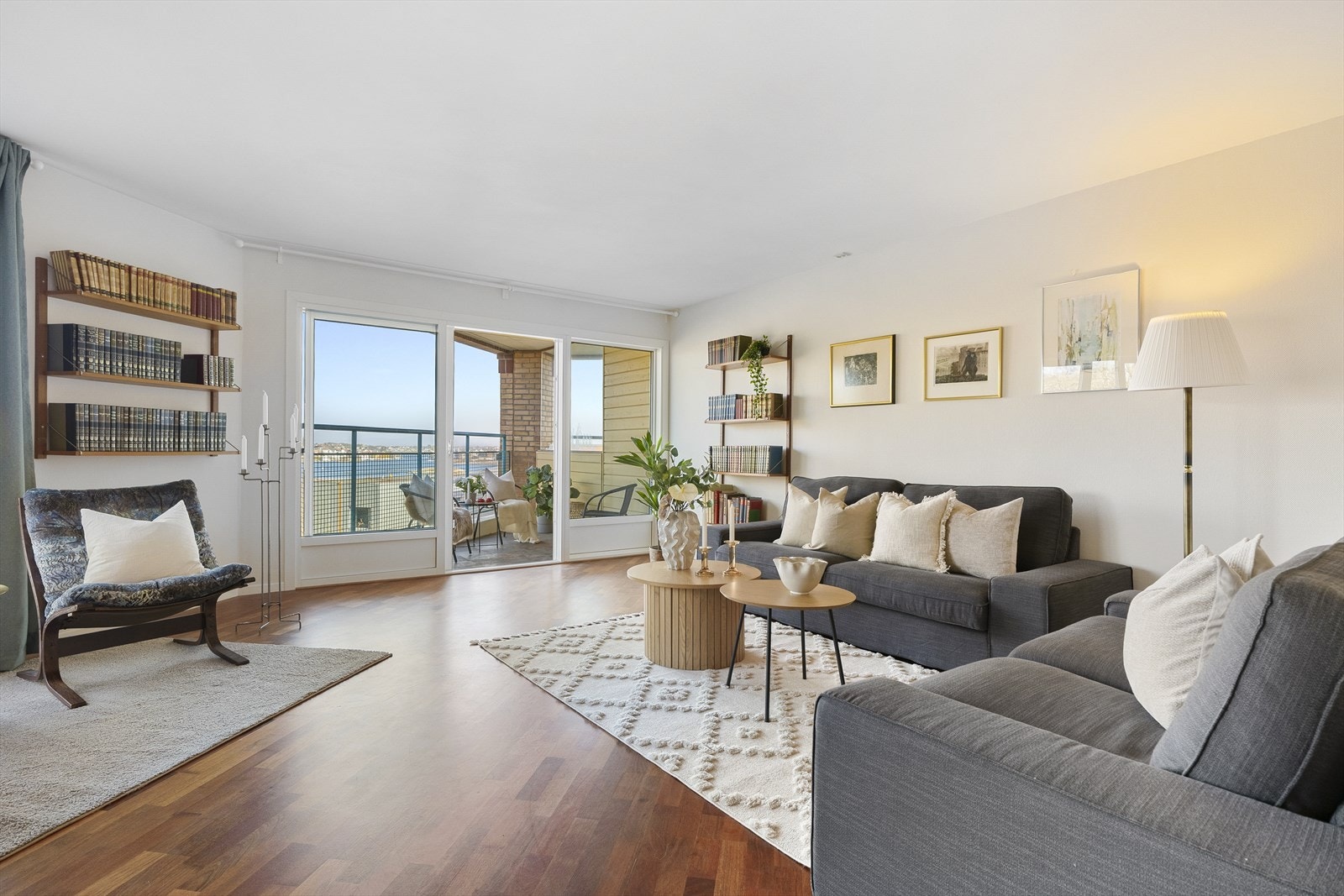 Beliggenheten er svært sentral, likevel rolig og tilbaketrukket fra sentrumskjernen. Galleribilde