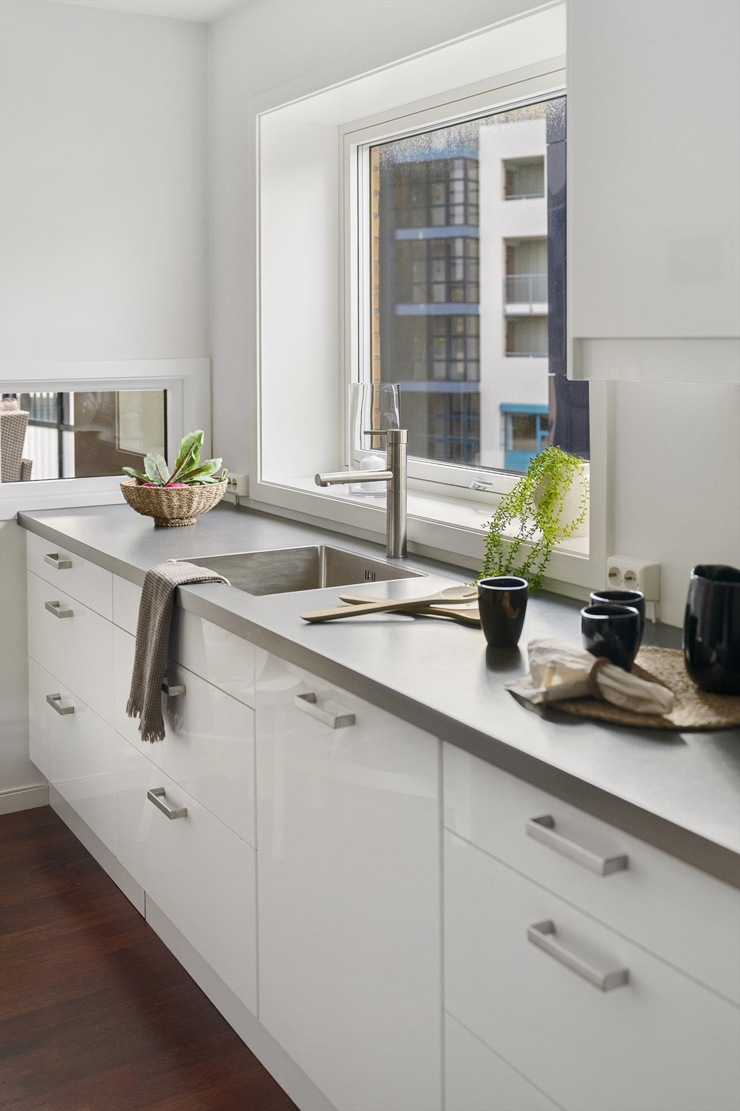 Her er det godt med skap- og benkeplass. Galleribilde