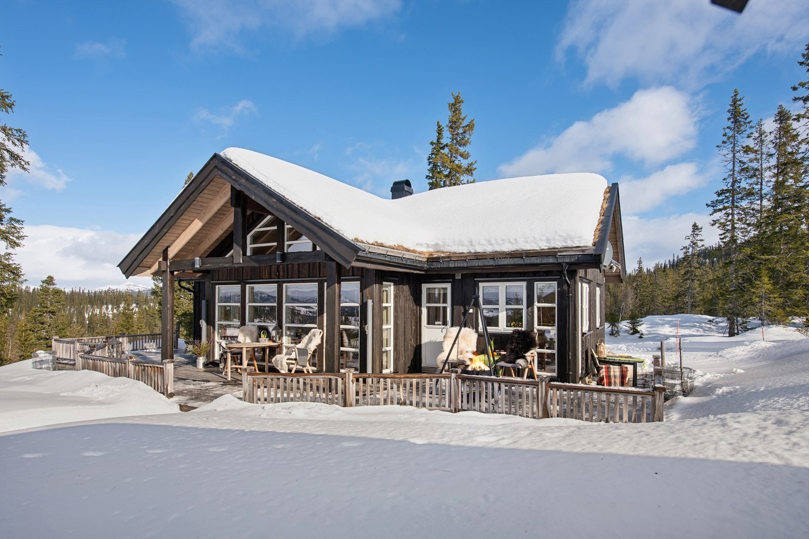 Velkomment til den sjarmerende fritidsboligen Grabekkåsen 40 på Øyfjell - presentert av DNB Eiendom ved Jeanette Arnesen! Galleribilde