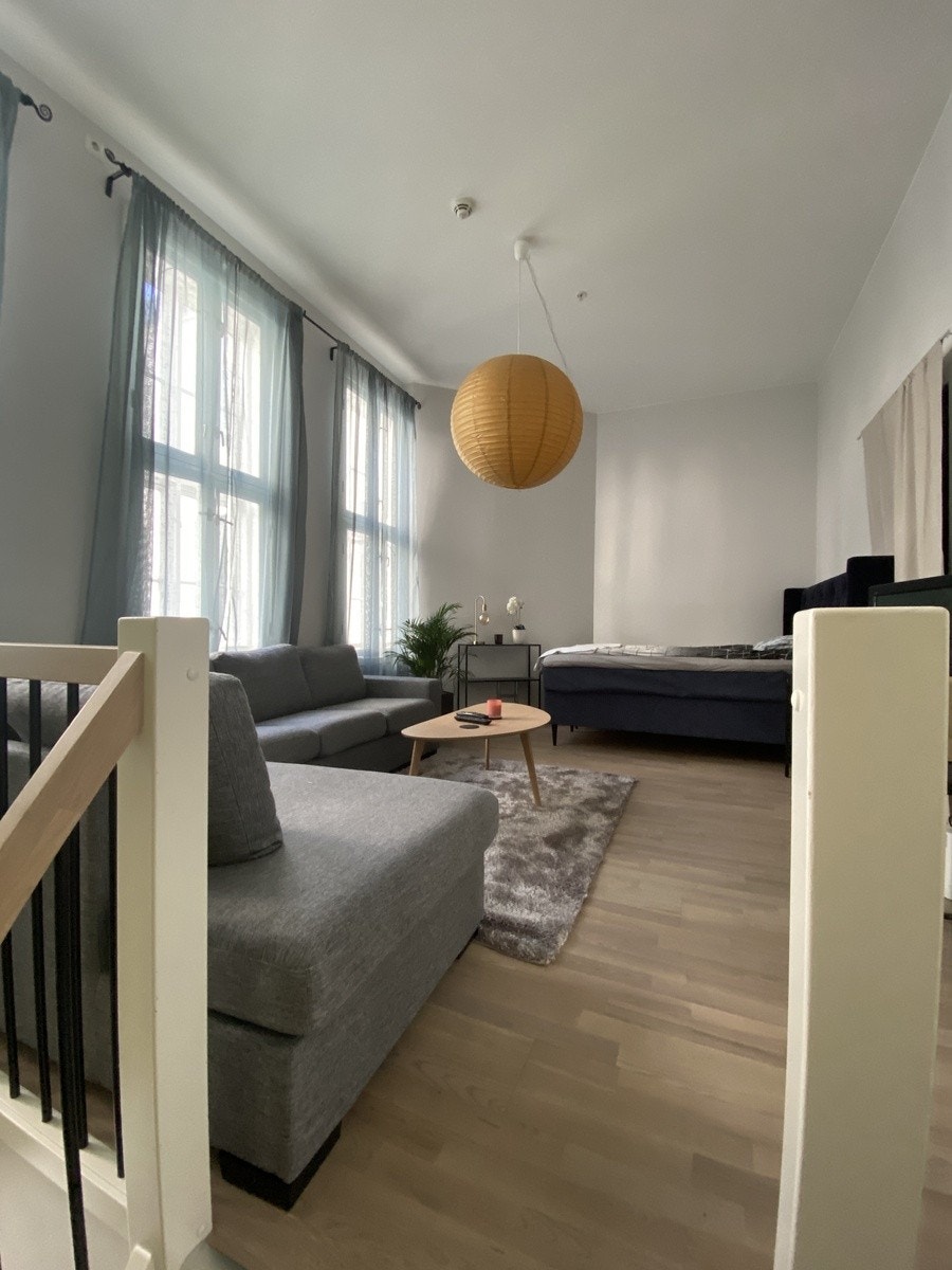 Møblert Galleribilde