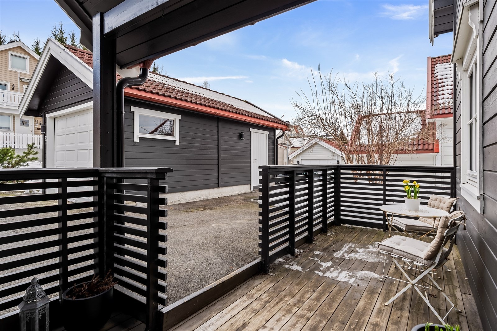 Boligen har et meget innbydende inngangsparti, med adkomstterrasse på 10 m². Galleribilde