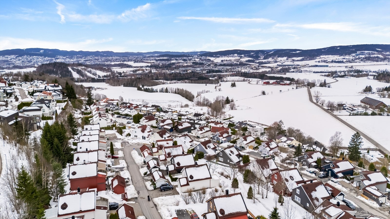 I tillegg er det kort gangavstand til barnehage, skole, buss og dagligvareforretning Galleribilde
