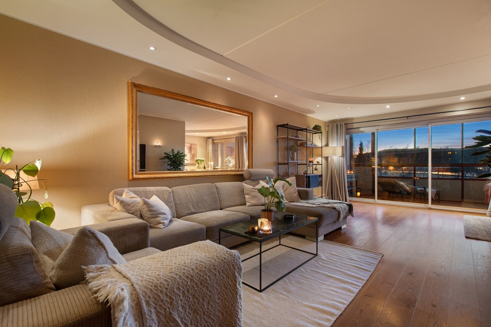 Velkommen til Nordbyveien 219 - En innbydende og romslig 3-roms med en sentral og attraktiv beliggenhet på Skjetten! Galleribilde