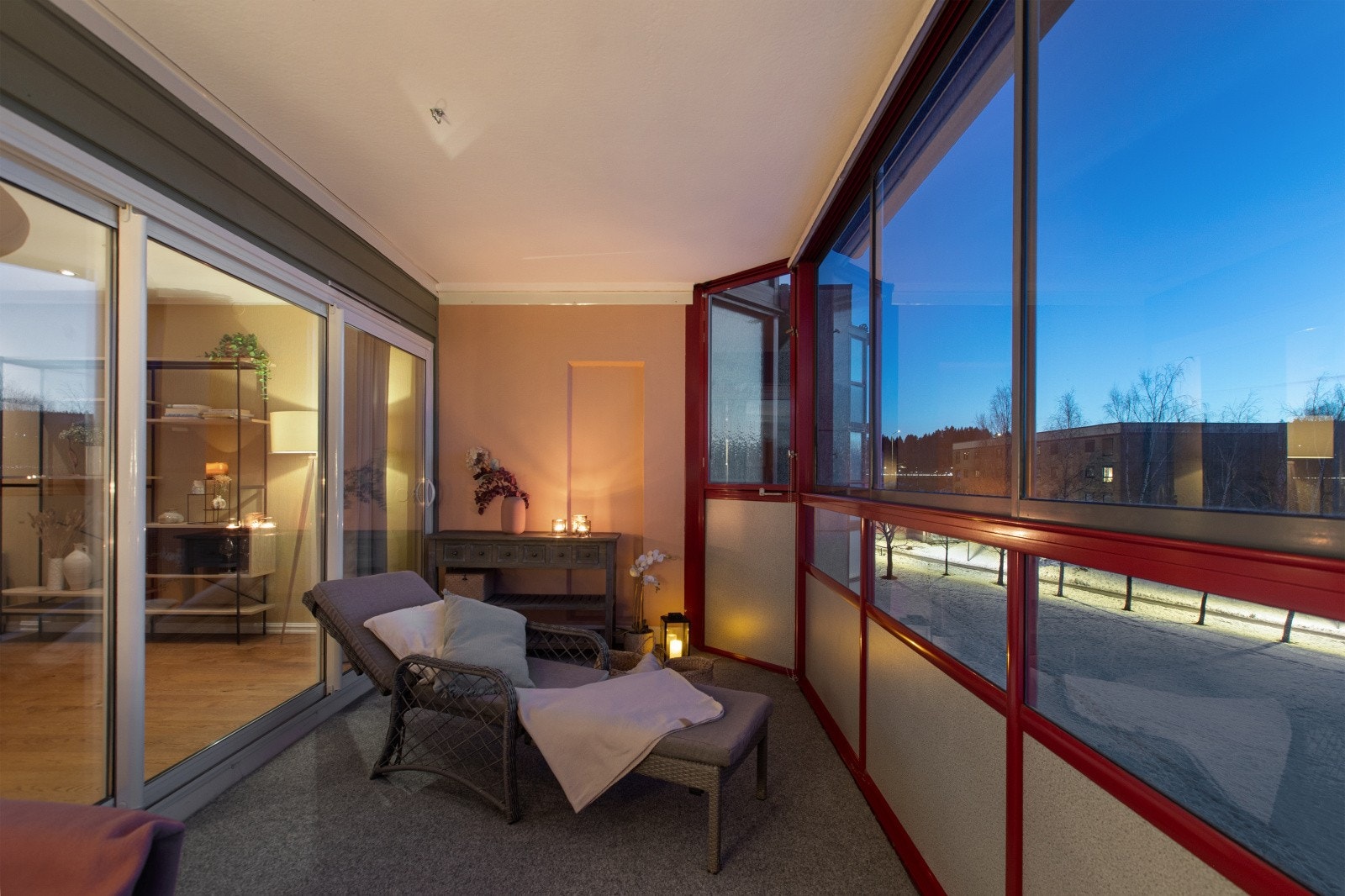 Balkongen er romslig og har god plass til diverse møblement. Galleribilde