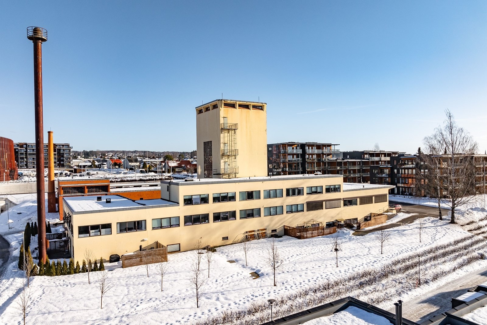 Leiligheten ligger i Arcusbygget som opprinnelig er en spritfabrikk fra 1931. Bygget har blitt gjort om til leiligheter i perioden 2016-2018. Galleribilde