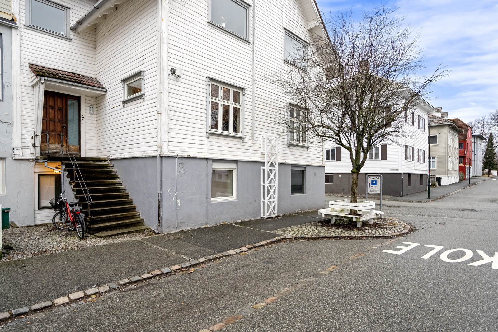 Leiligheten ligger i høy 1. etasje. Usjenert. Galleribilde