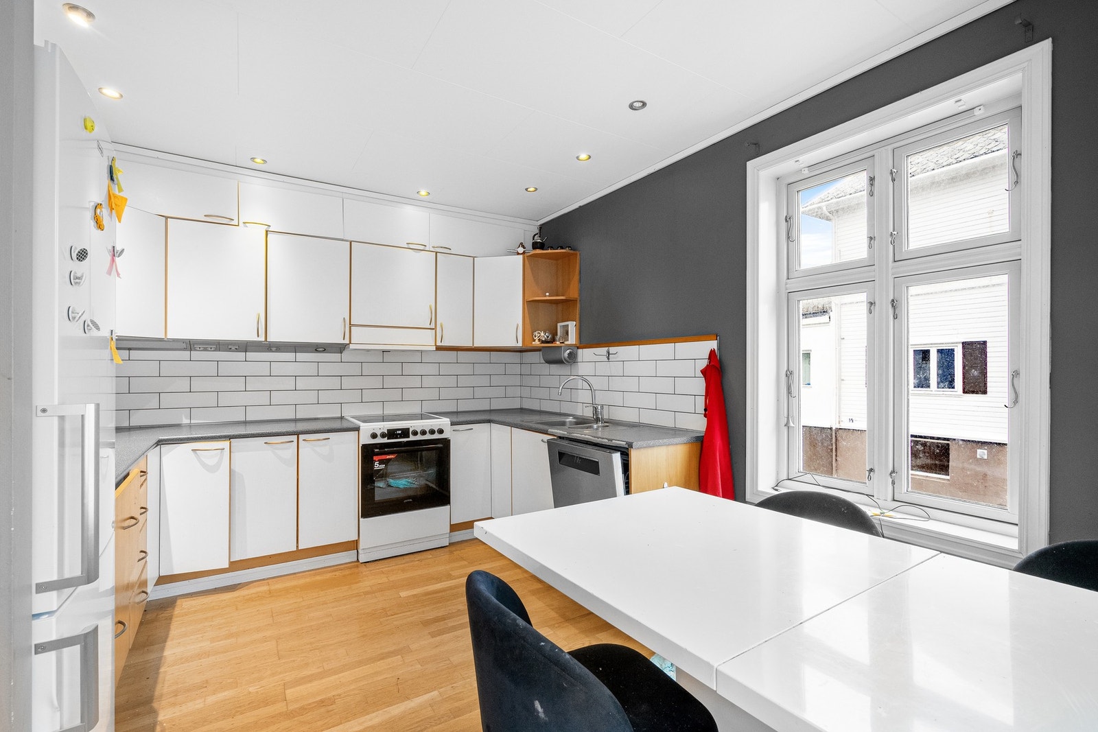 Kjøkken med spiseplass Galleribilde