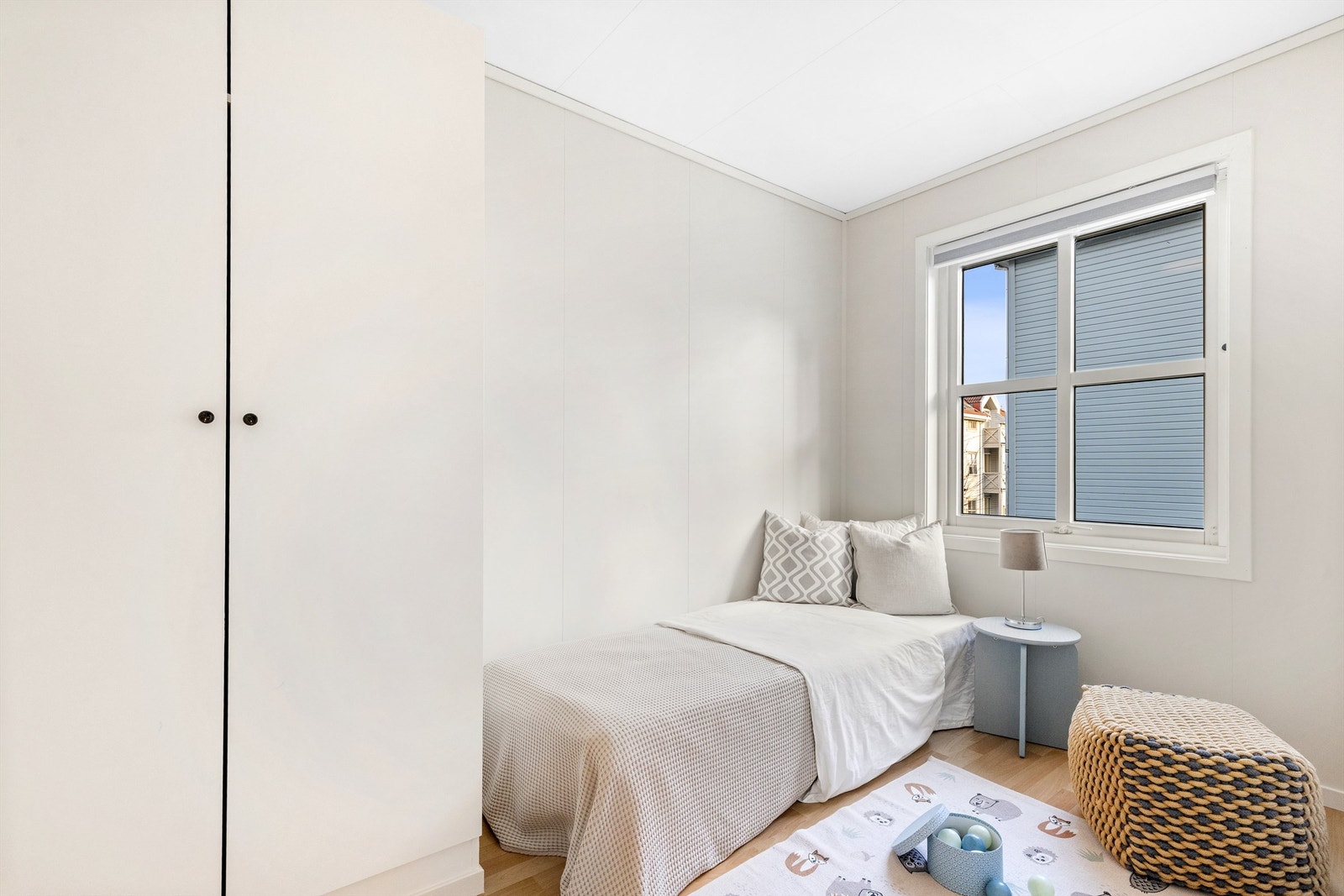 Soverom nr. 2 - et lyst og funksjonelt rom som passer perfekt som gjesterom, barnerom eller hjemmekontor. Galleribilde