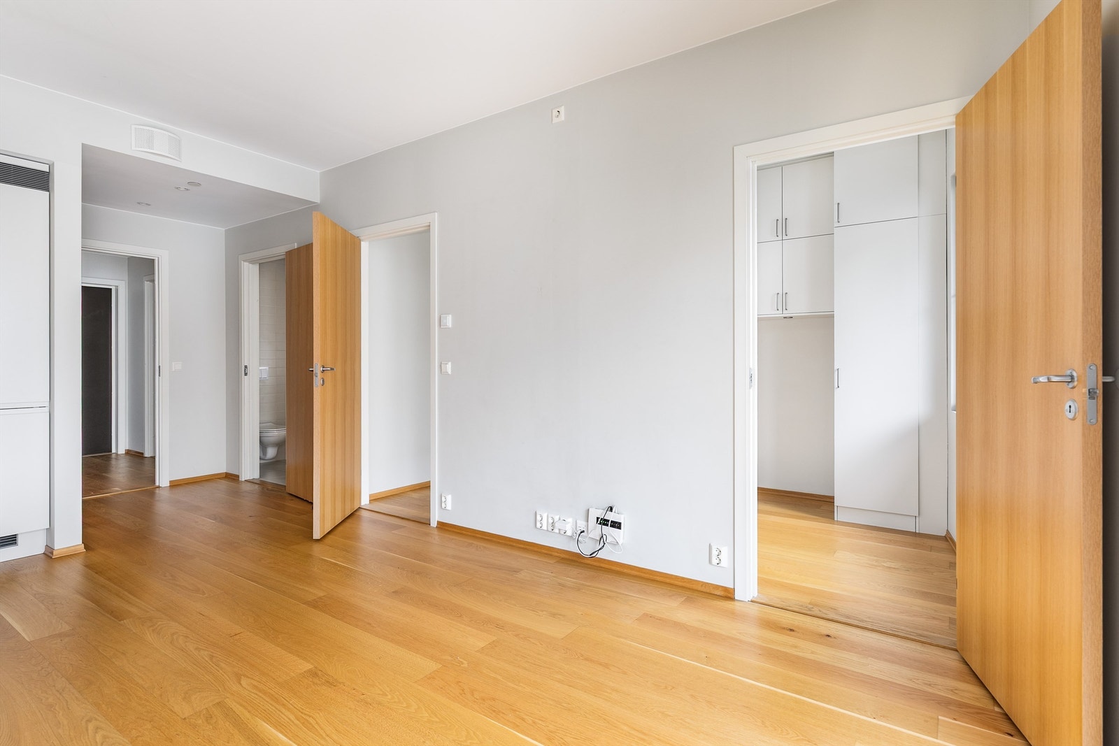 Soverommets to dører gir tilgang til hver side av en eventuell dobbeltseng. Galleribilde