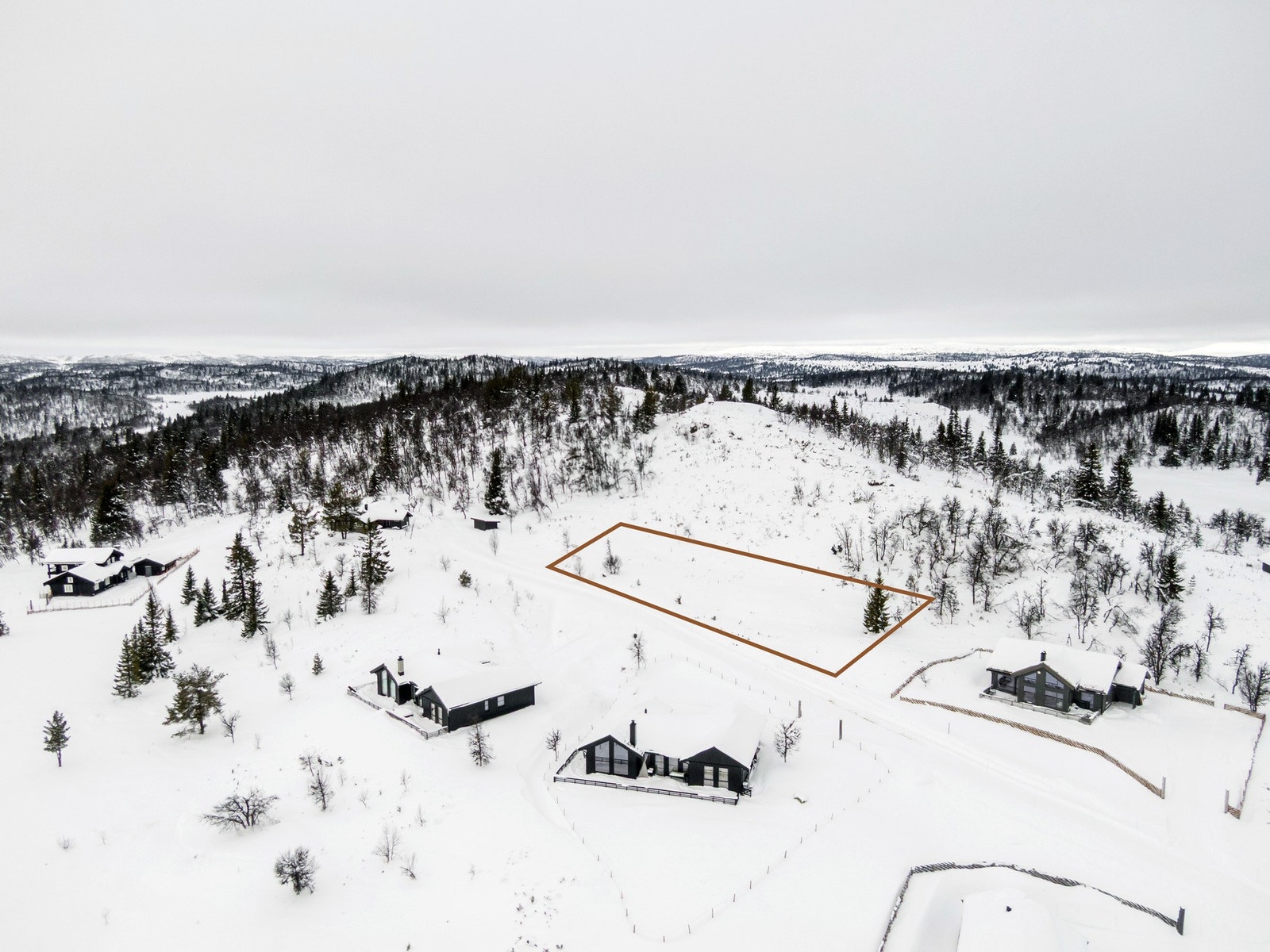 Tomten ligger innerst i blindvei! Galleribilde