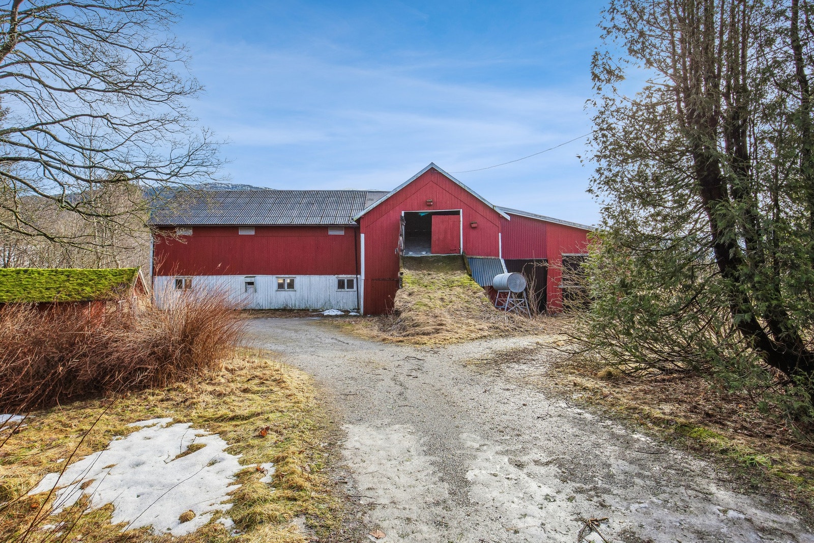 Eldre driftsbygning Galleribilde