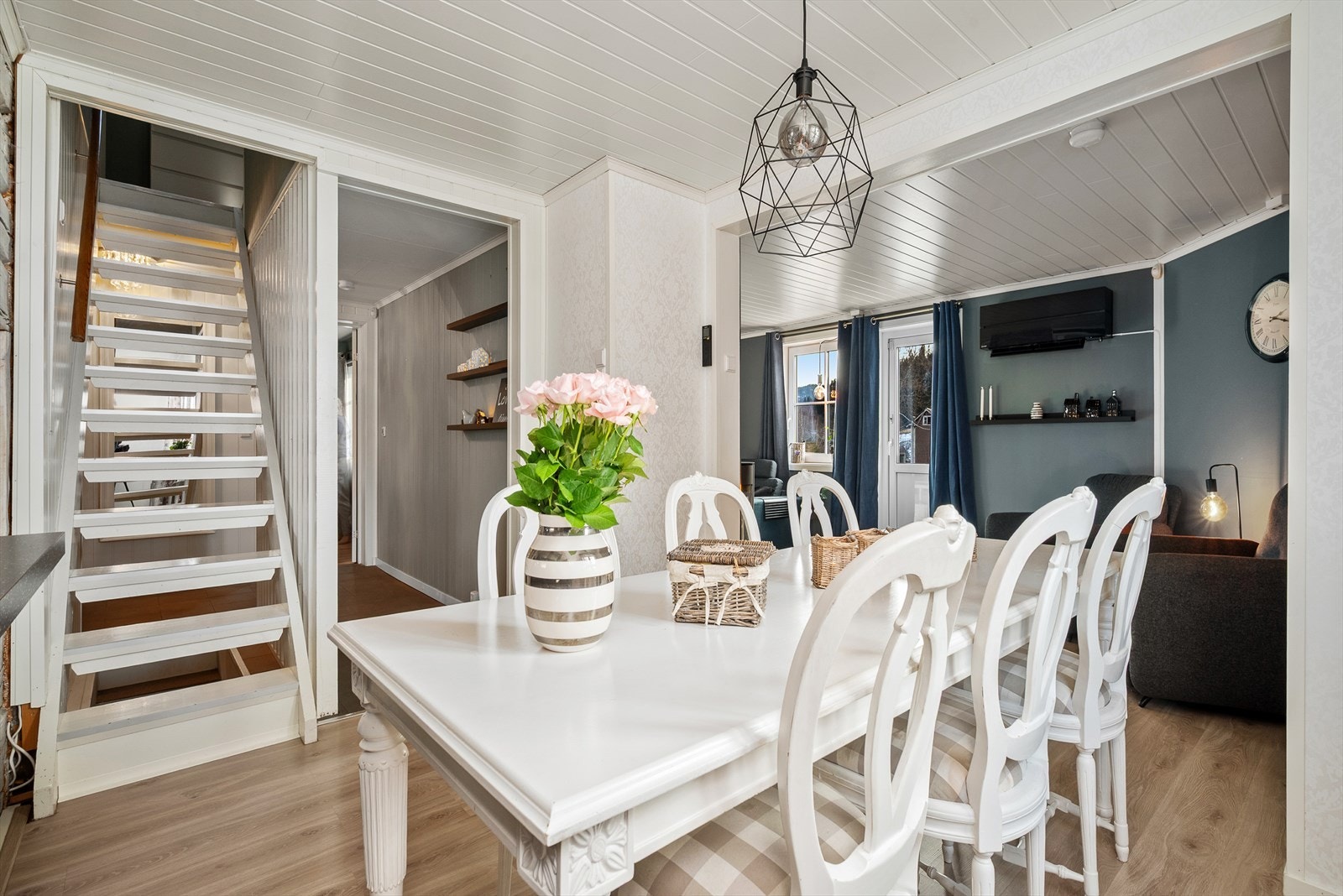 Boligen fra 1928 er godt oppusset i senere år, og har BRA-i på 203 kvm. Galleribilde