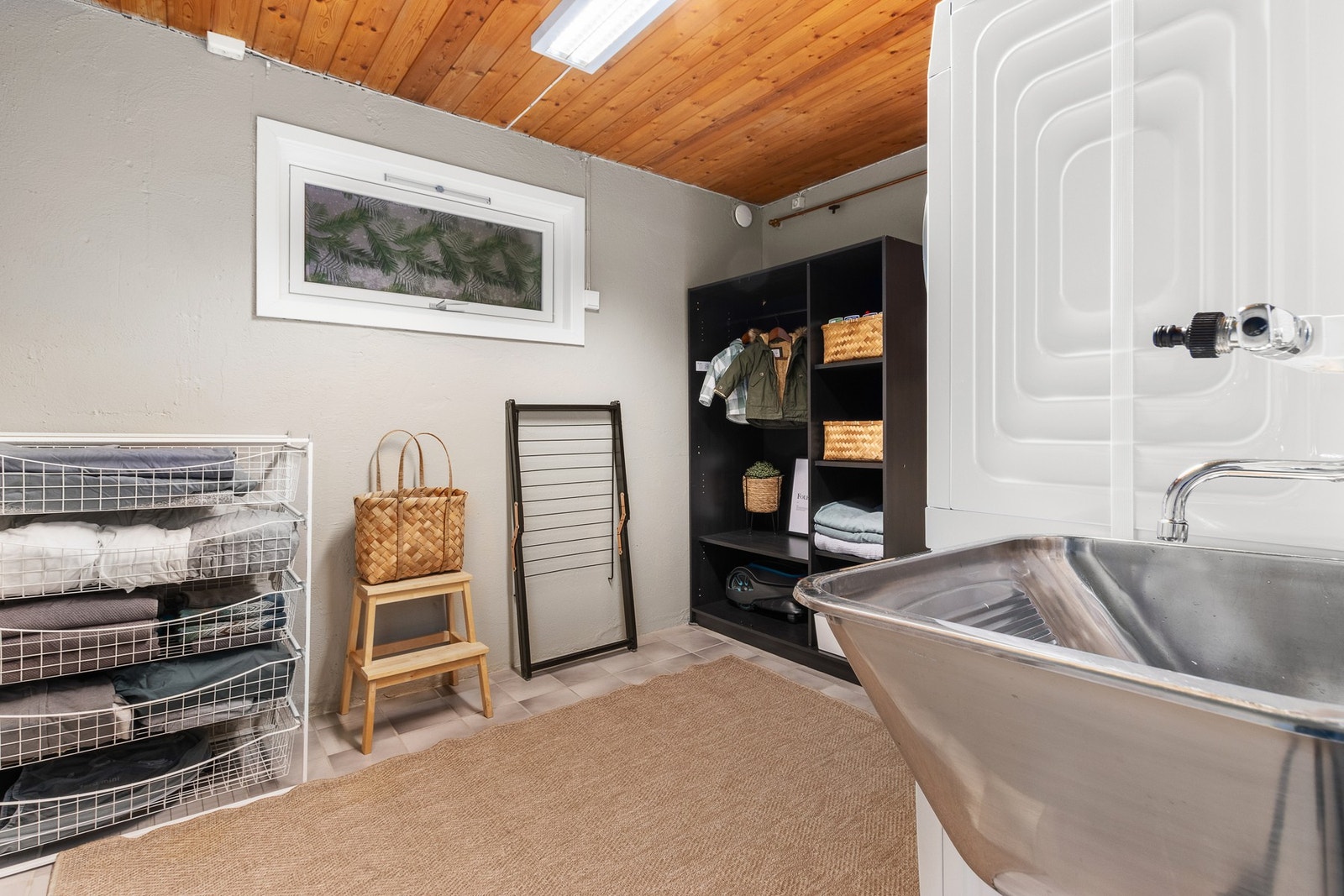 Vaskerommet har god plass til oppbevaringsmøbler. Galleribilde