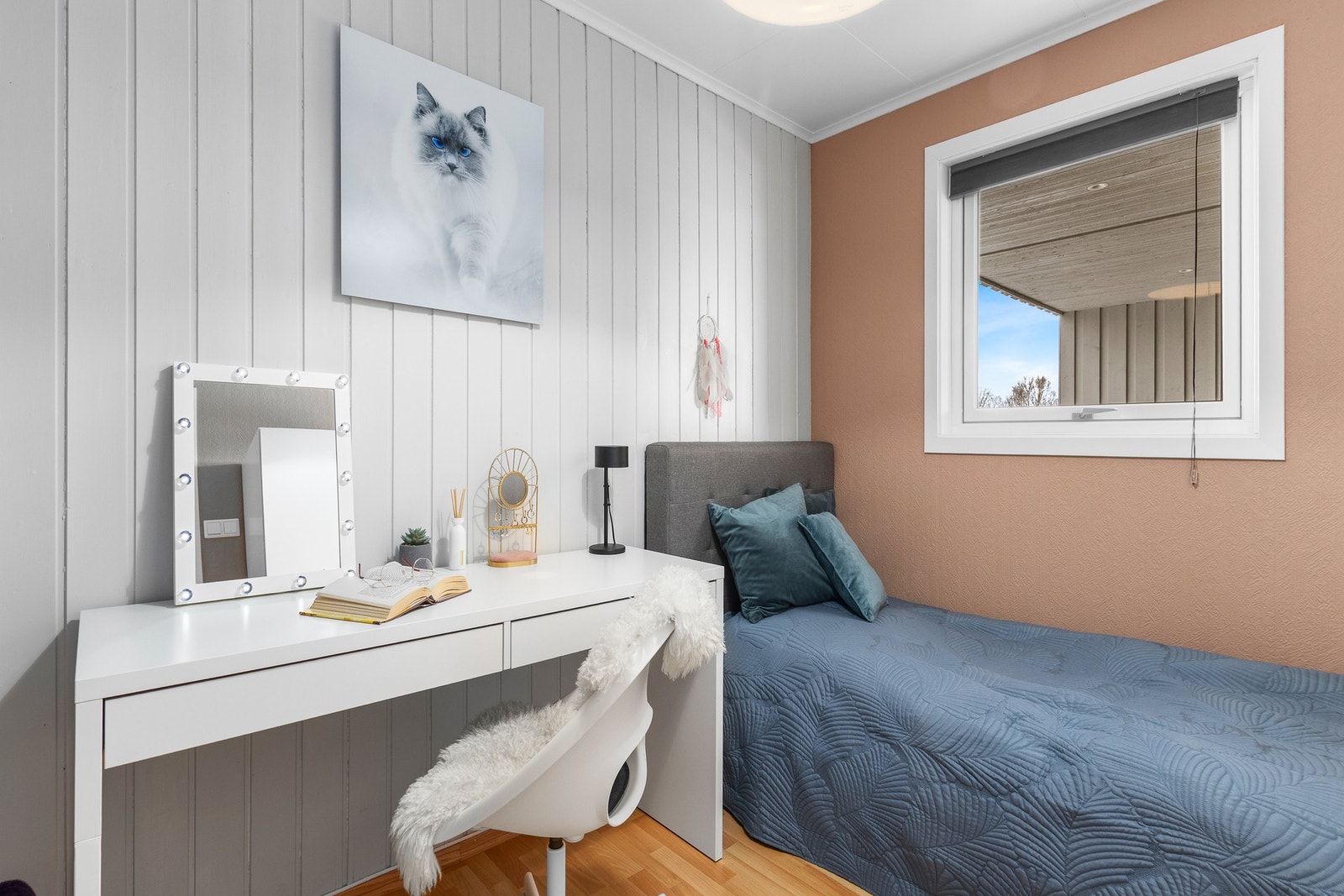 Soverom 2 i underetasje. Boligen har totalt fire soverom. Galleribilde