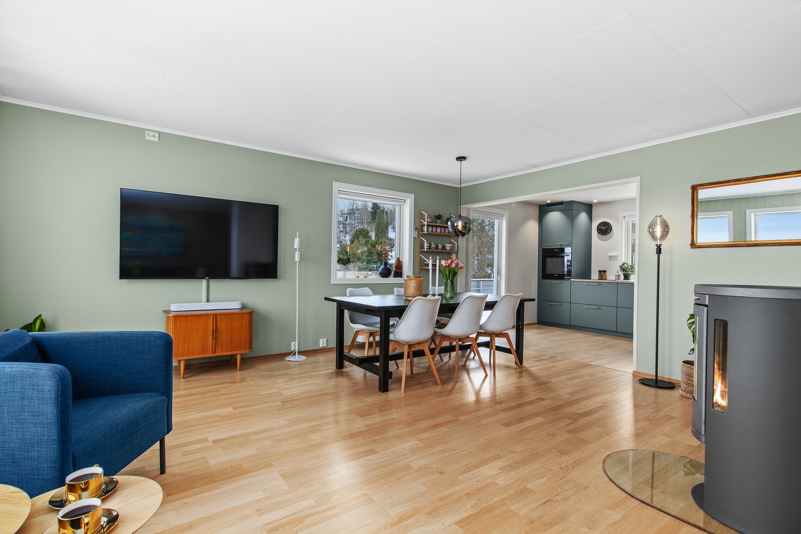 Romslig stue med god plass til møblering. Galleribilde