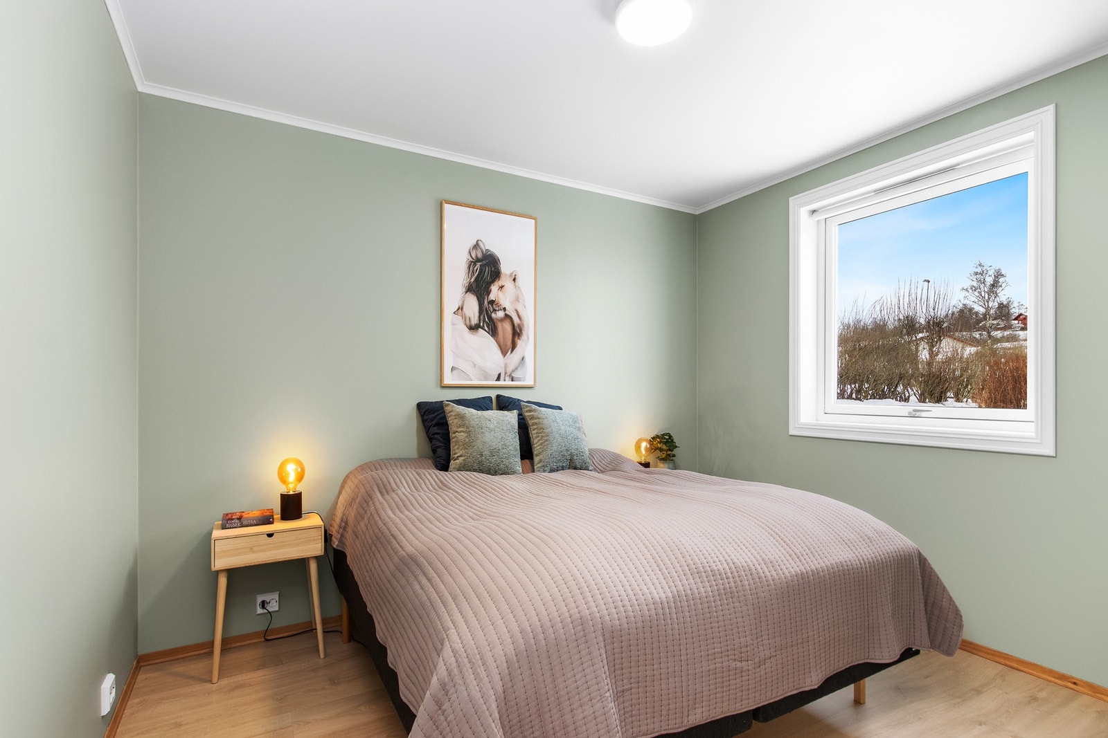 Soverom i underetasje har plass til dobbeltseng. Galleribilde