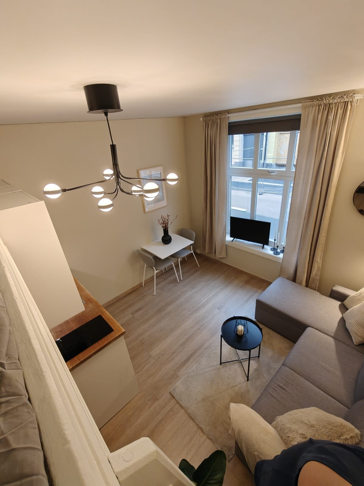 Sofa/kjøkkenkrok - arealeffektiv løsning Galleribilde