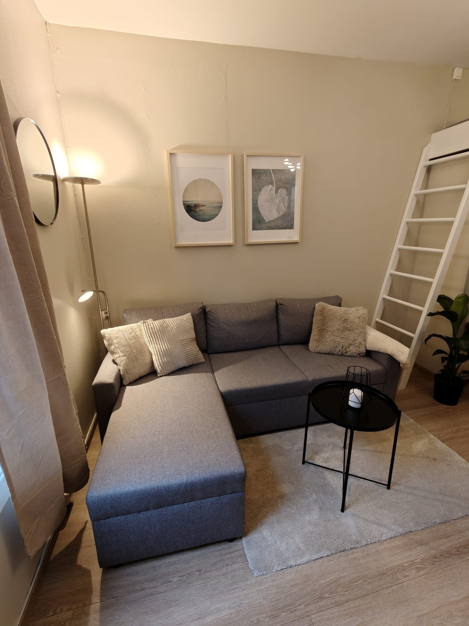 Trapp opp til hems Galleribilde