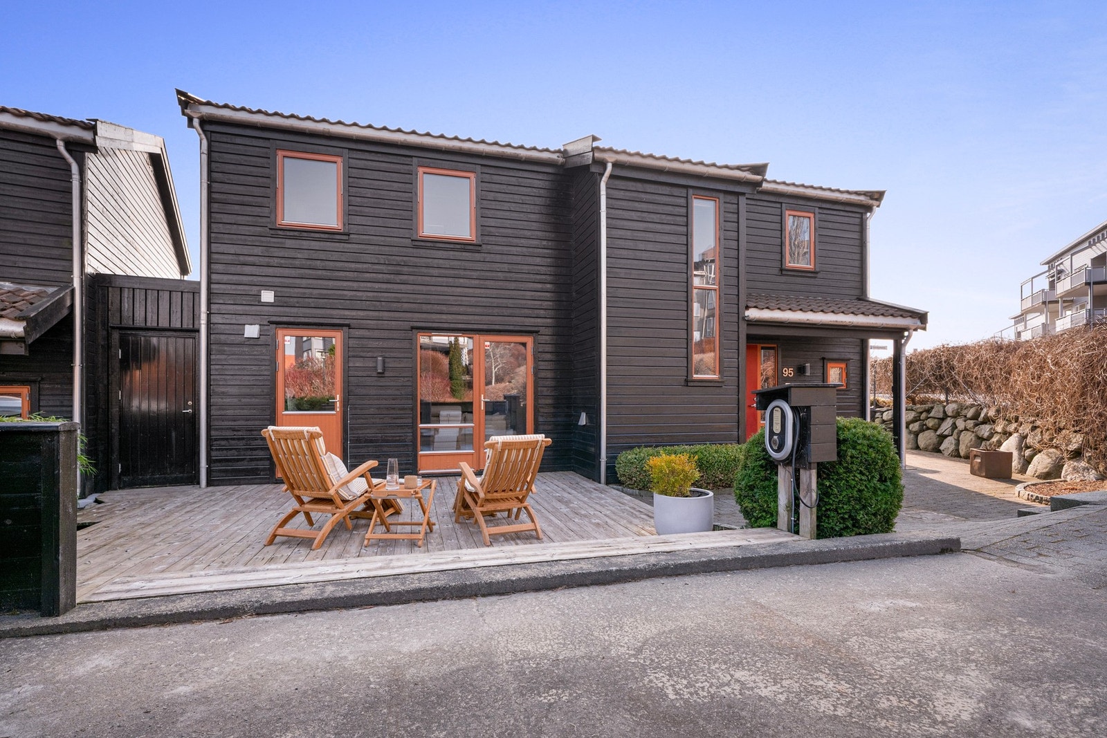 Trafikken er begrenset i boliggatene, og det er gode, trygge gangforbindelser til både barnehager, skole og fritidsaktiviteter. Galleribilde