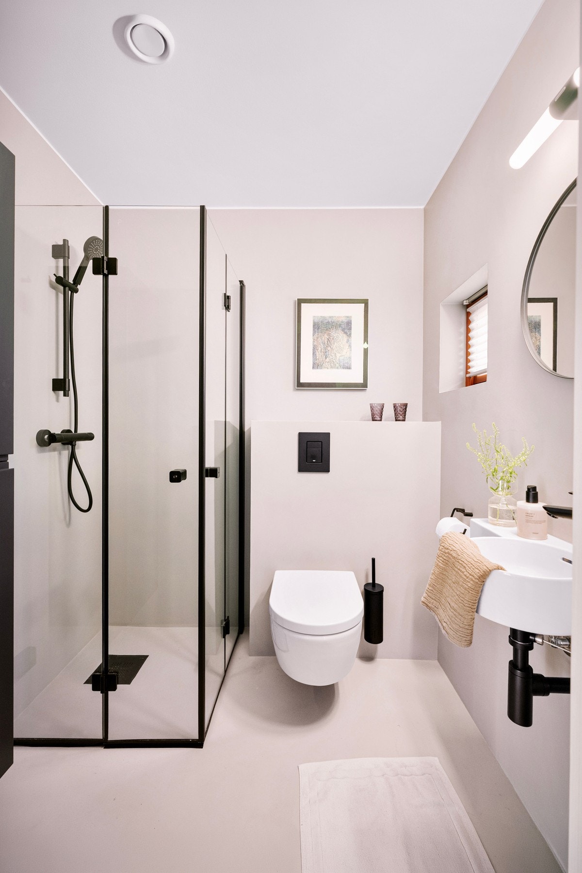 Boligen har to bad samt et praktisk vaskerom. Galleribilde