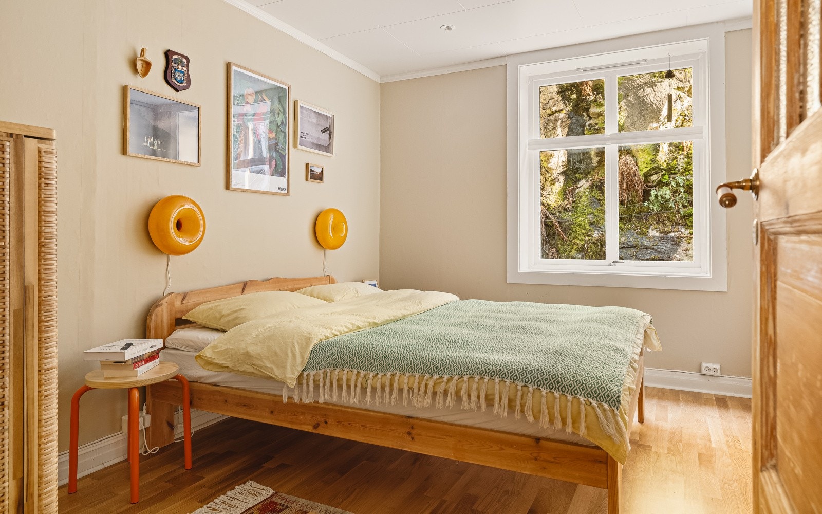 Leilighetens soverom er målt til hele 12,6 kvm. Galleribilde