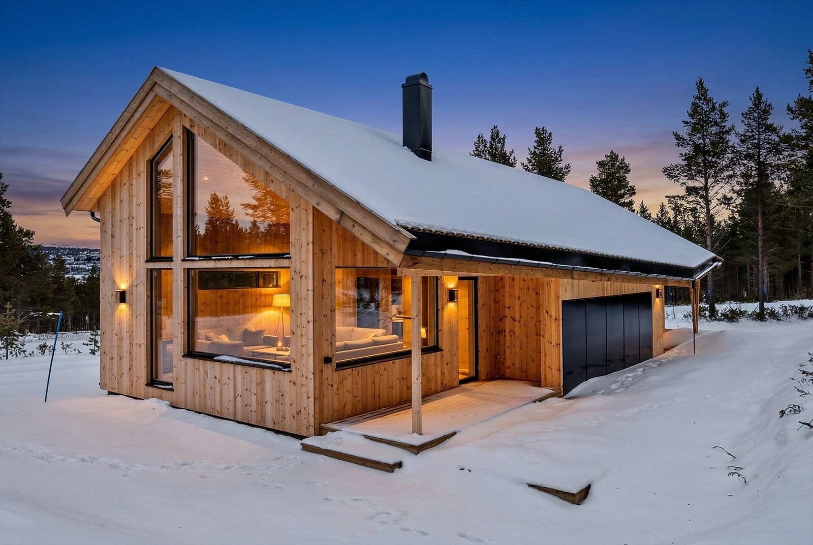 Velkommen til Risvollveien 21! En flott og helt ny hytte over to etasjer - utmerket for storfamilien. Galleribilde