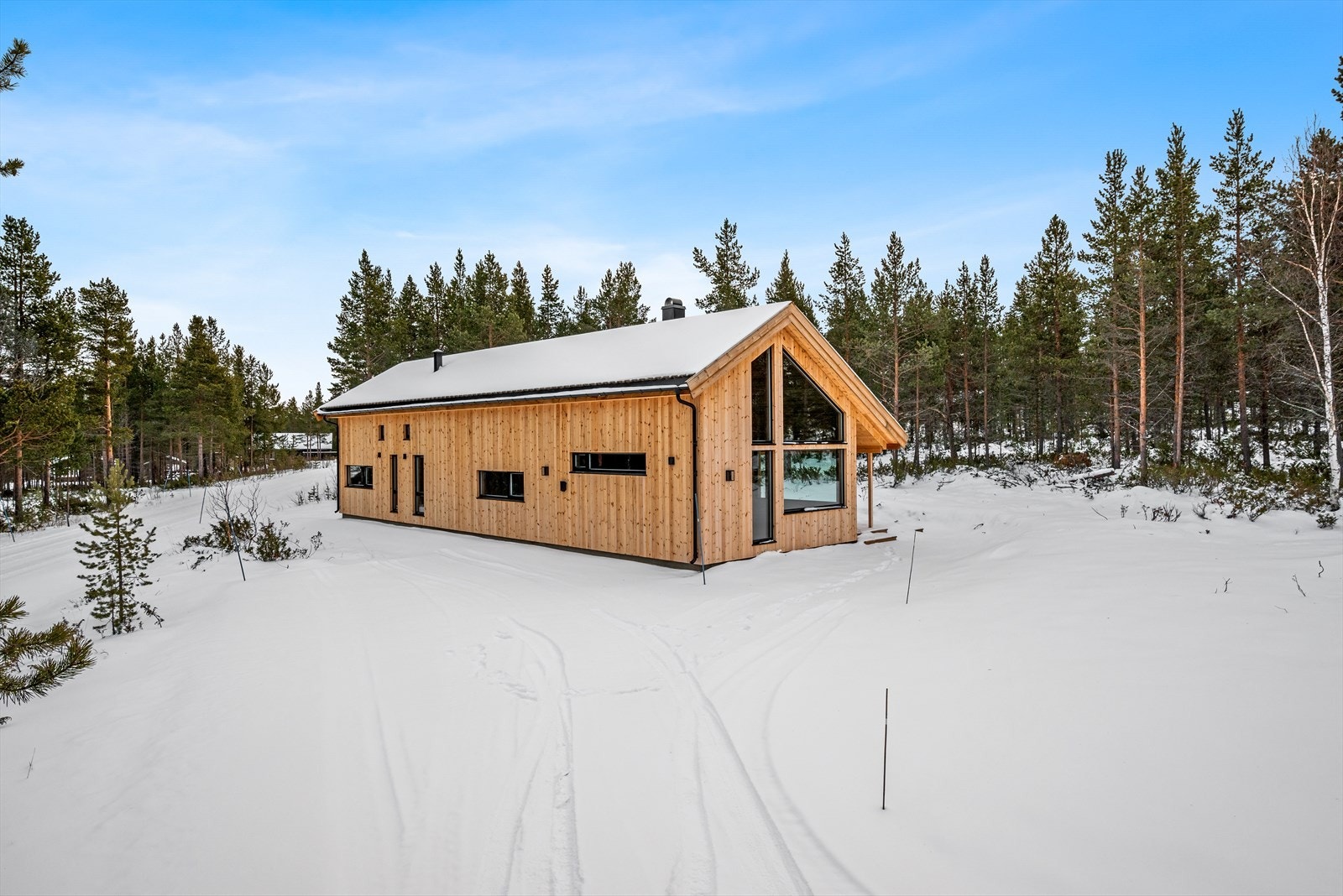 Solcellepanelet gir deg en bankløsning for strøm som produseres, og som ikke brukes. Dette kan du da sette i banken og bruke f.eks. på vinteren når det ikke produseres like mye strøm. Galleribilde