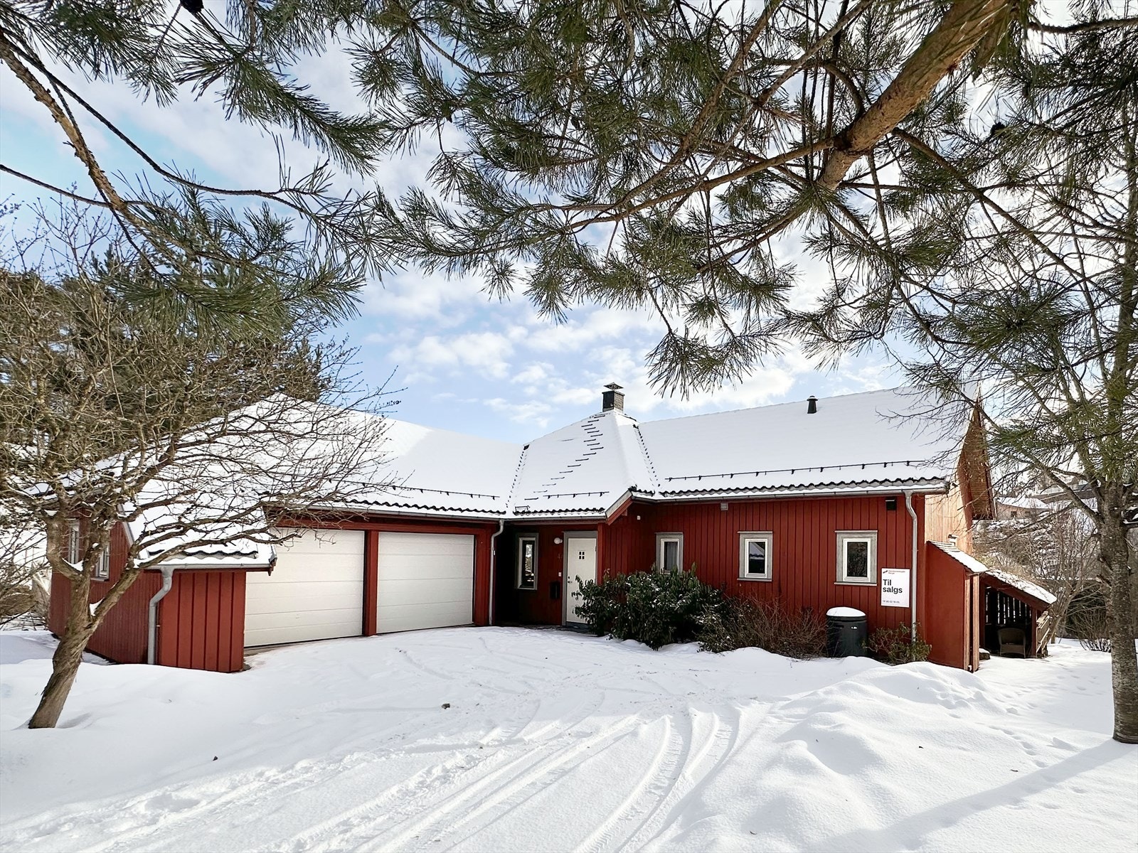 Stor steinsatt gårdsplass - dobbel garasje Galleribilde