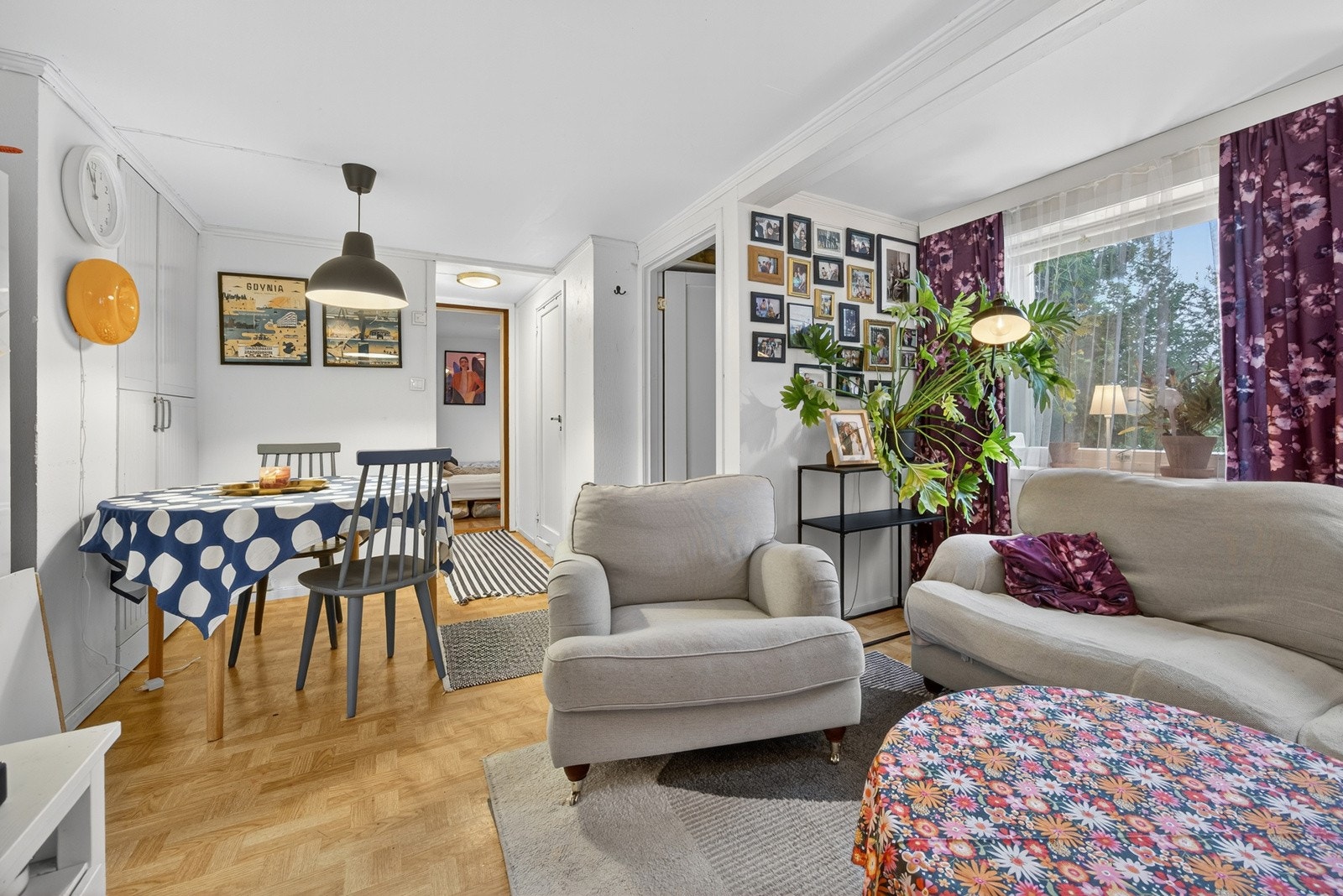 Boligen har en godkjent utleiedel bestående av stue, kjøkken, soverom, bod, bad og entrè. Utleieinntekt kr. 9 000,- pr. mnd. iflg. selger. Galleribilde