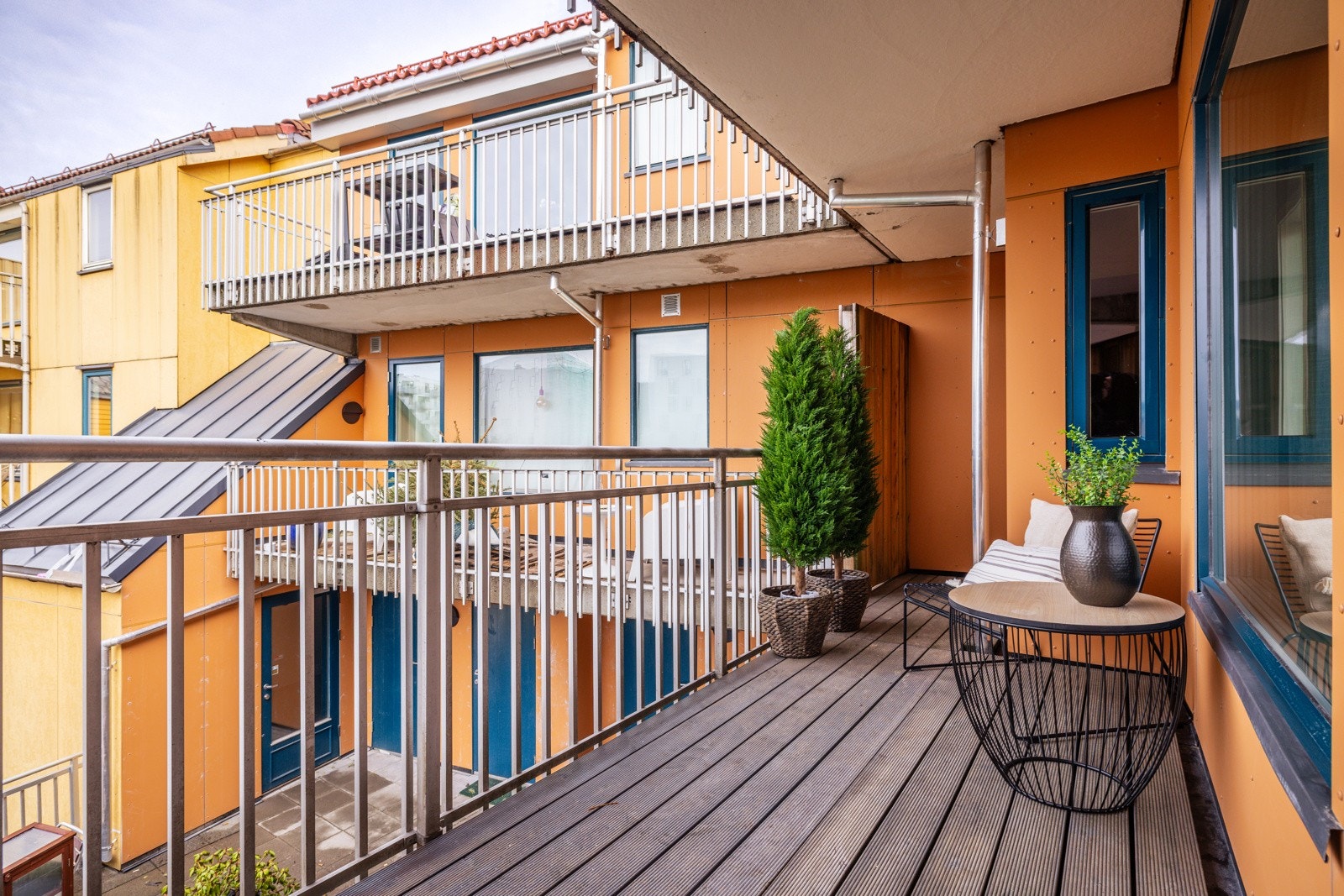 - Fra stuen er det utgang til en vestvendt og hyggelig altan på ca. 6 m² - Galleribilde