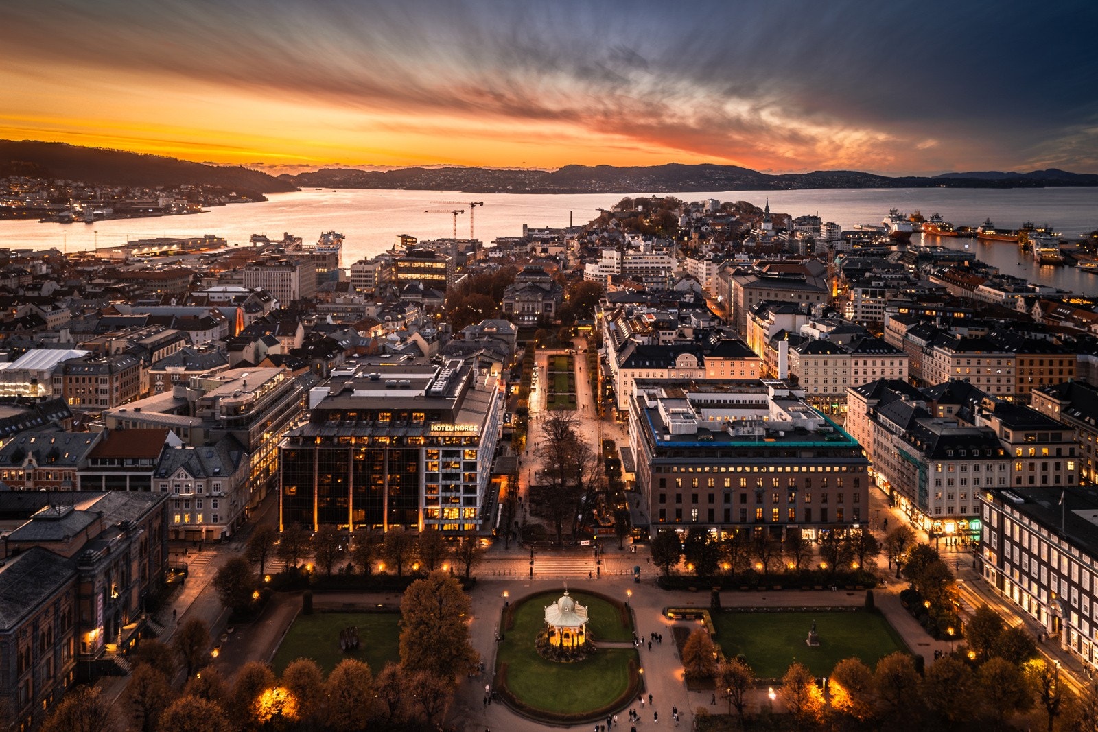- Området er attraktivt med fine og fredelige omgivelser, samtidig som det er kort gangavstand til absolutt alt som bykjernen har å by på - Galleribilde