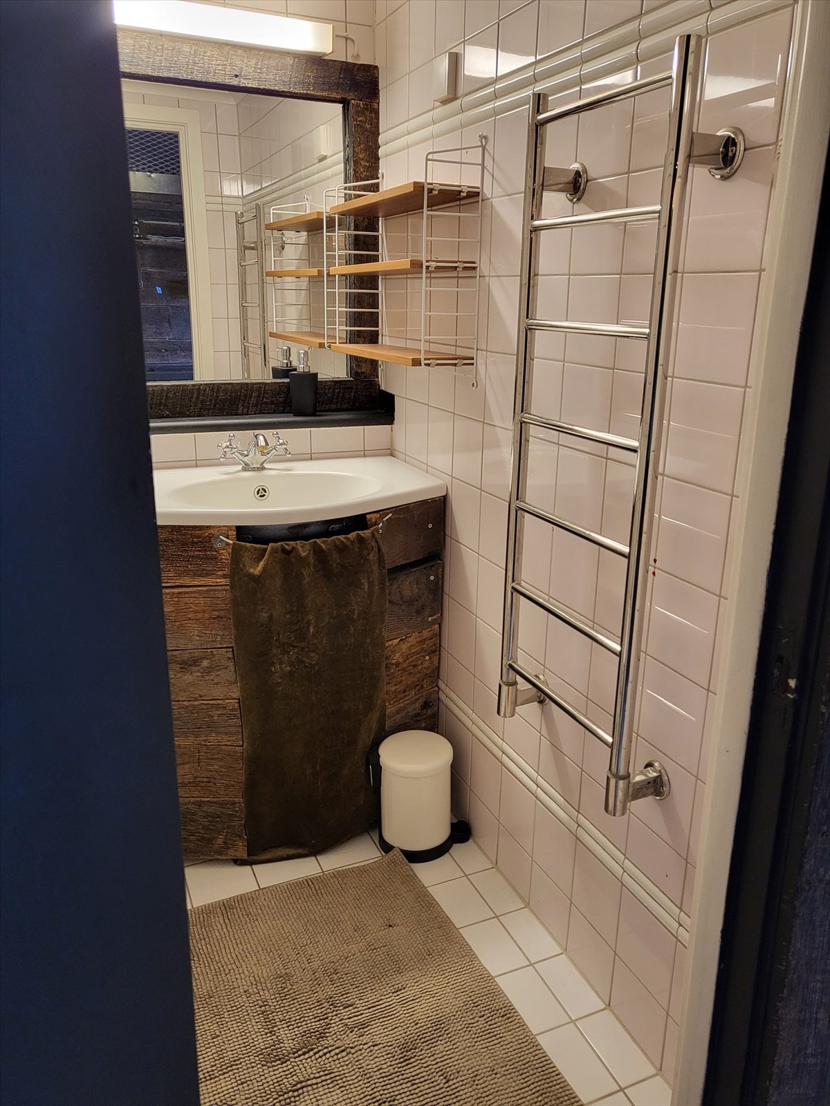 En håndklevarmer gir alltid tørre og varme håndklær. Galleribilde