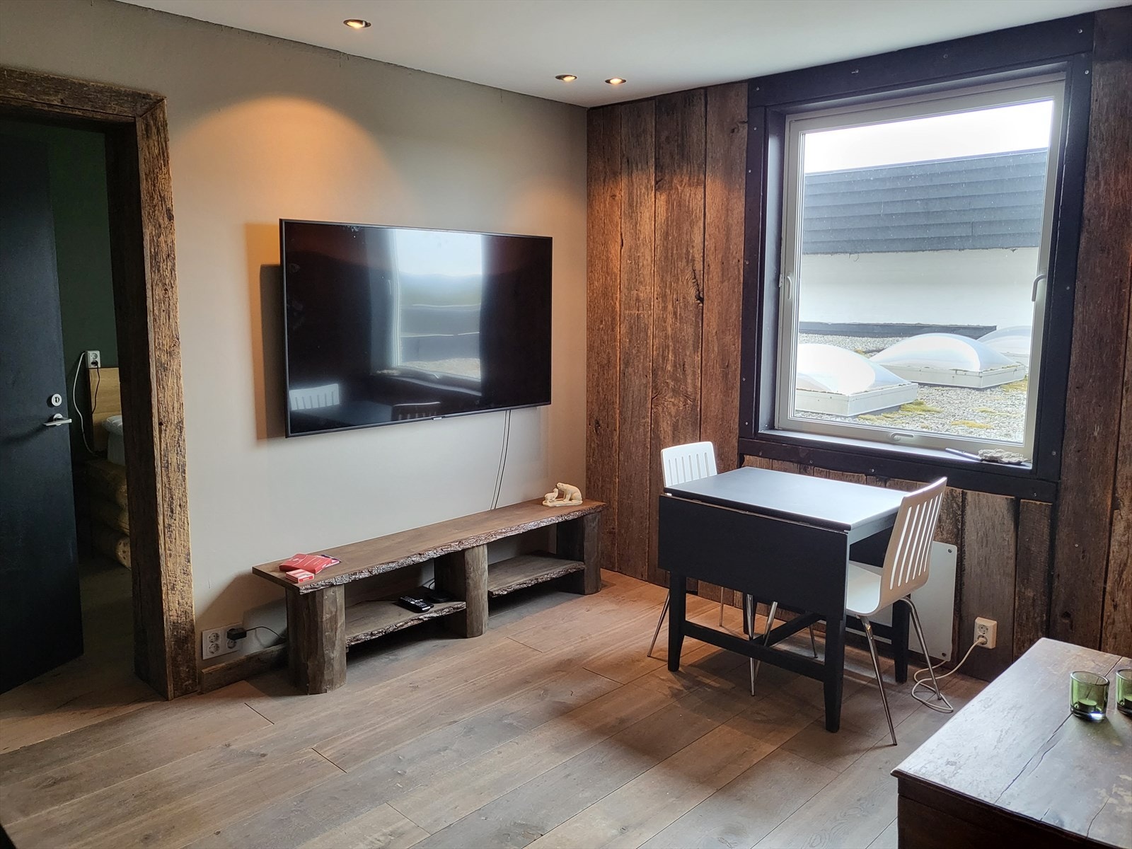 Her er det lett å se for seg avslappende kvelder etter en dag i fjellet, enten du nyter utsikten, ser på TV eller samles med familie. Galleribilde