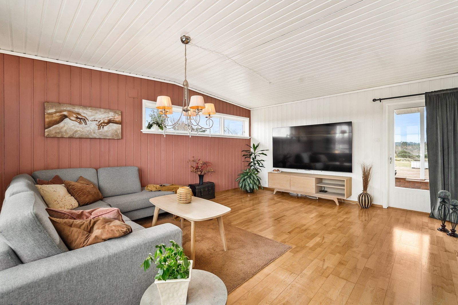 Fra stuen er det utgang til terrasse Galleribilde