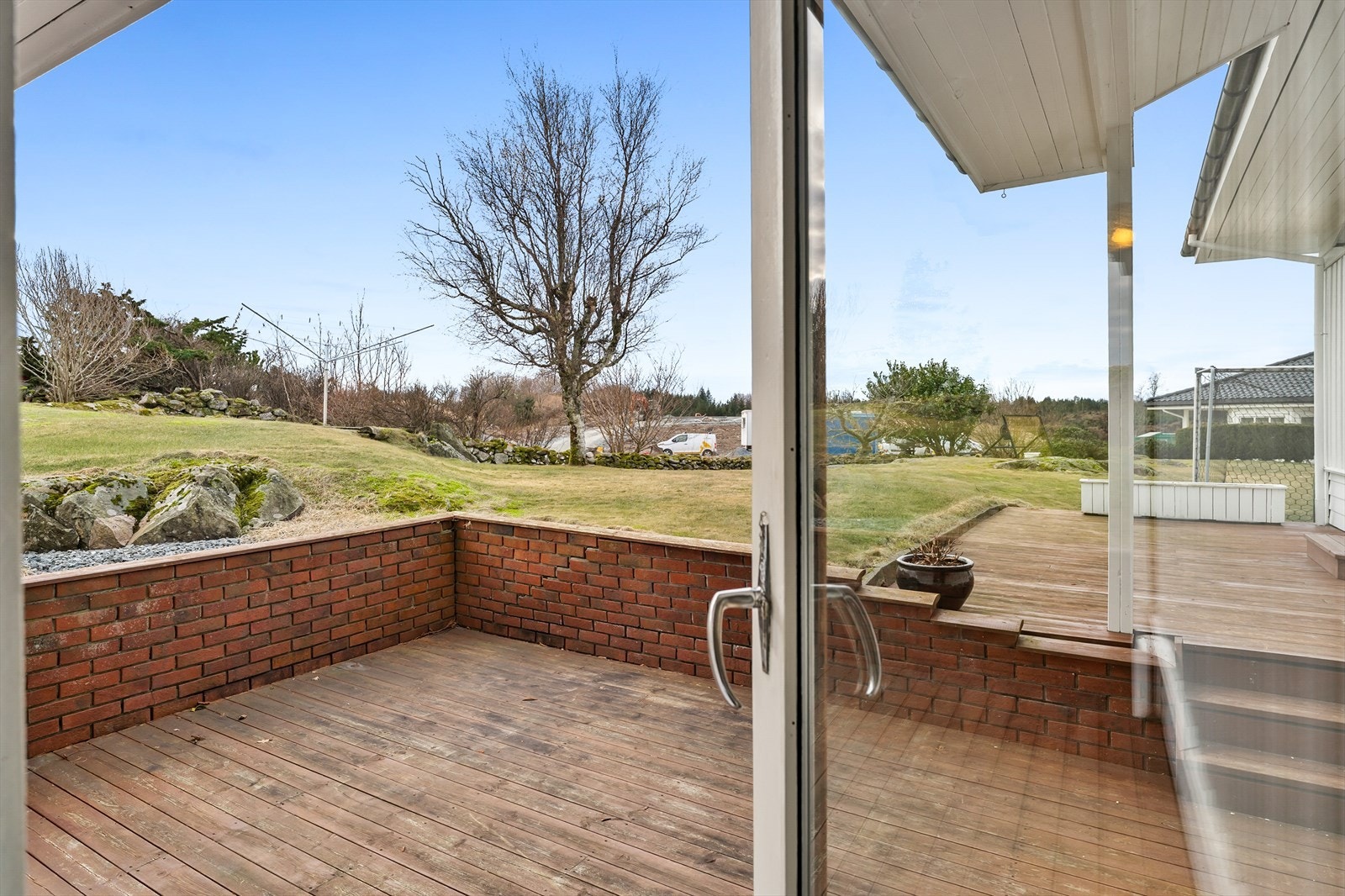 Direkte utgang til terrasse og hage Galleribilde