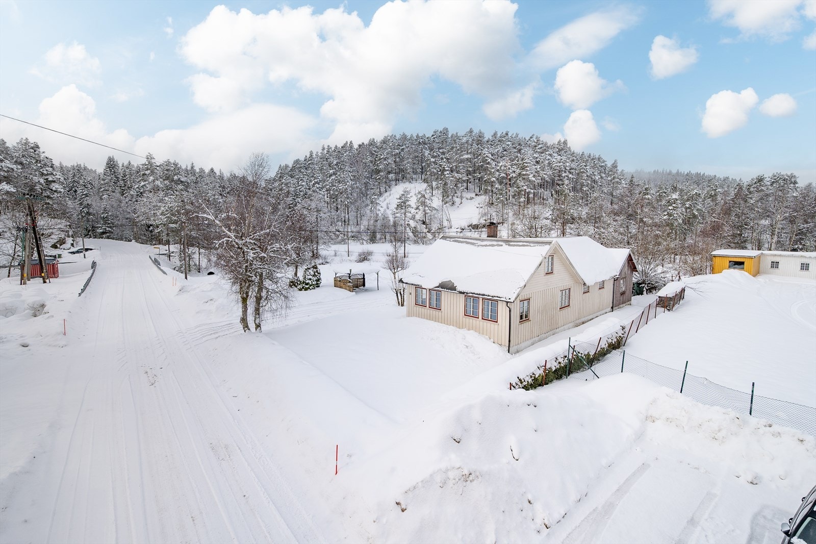 Romslig, etablert eiendom oppført på 1870-tallet Galleribilde