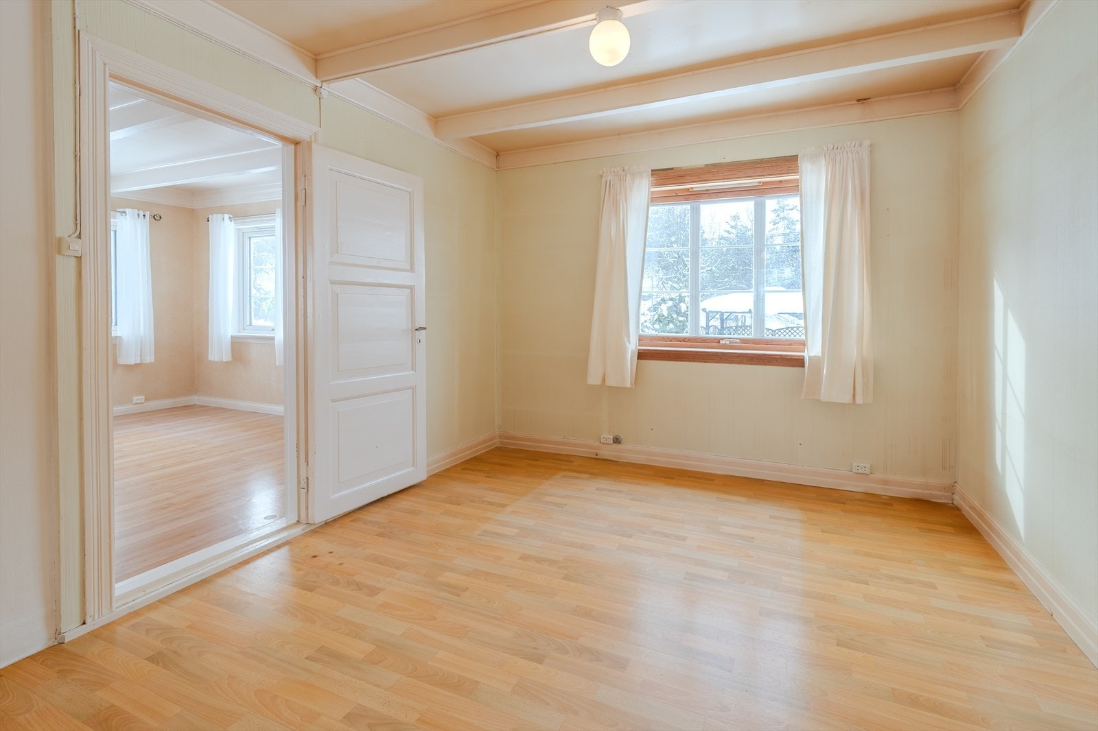 Soverom, evt. spisestue Galleribilde