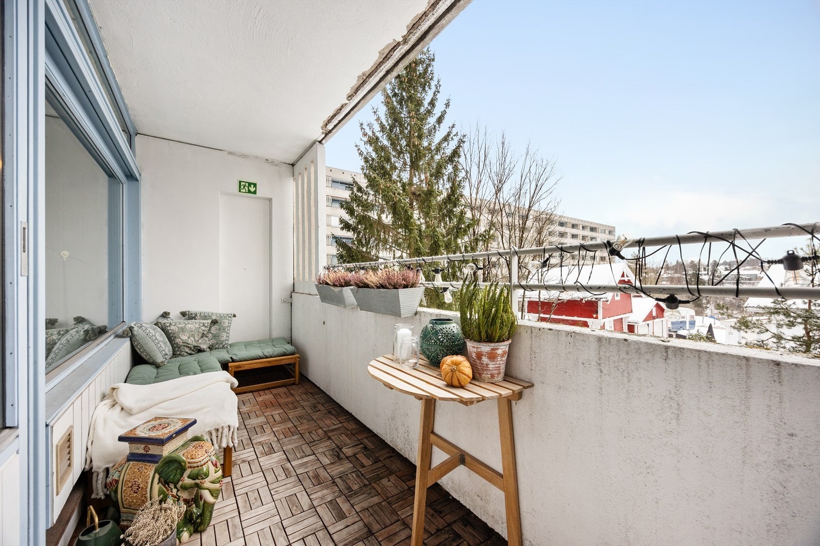 Den sydvendte balkongen på 7 m² blir en naturlig forlengelse av leiligheten. Galleribilde