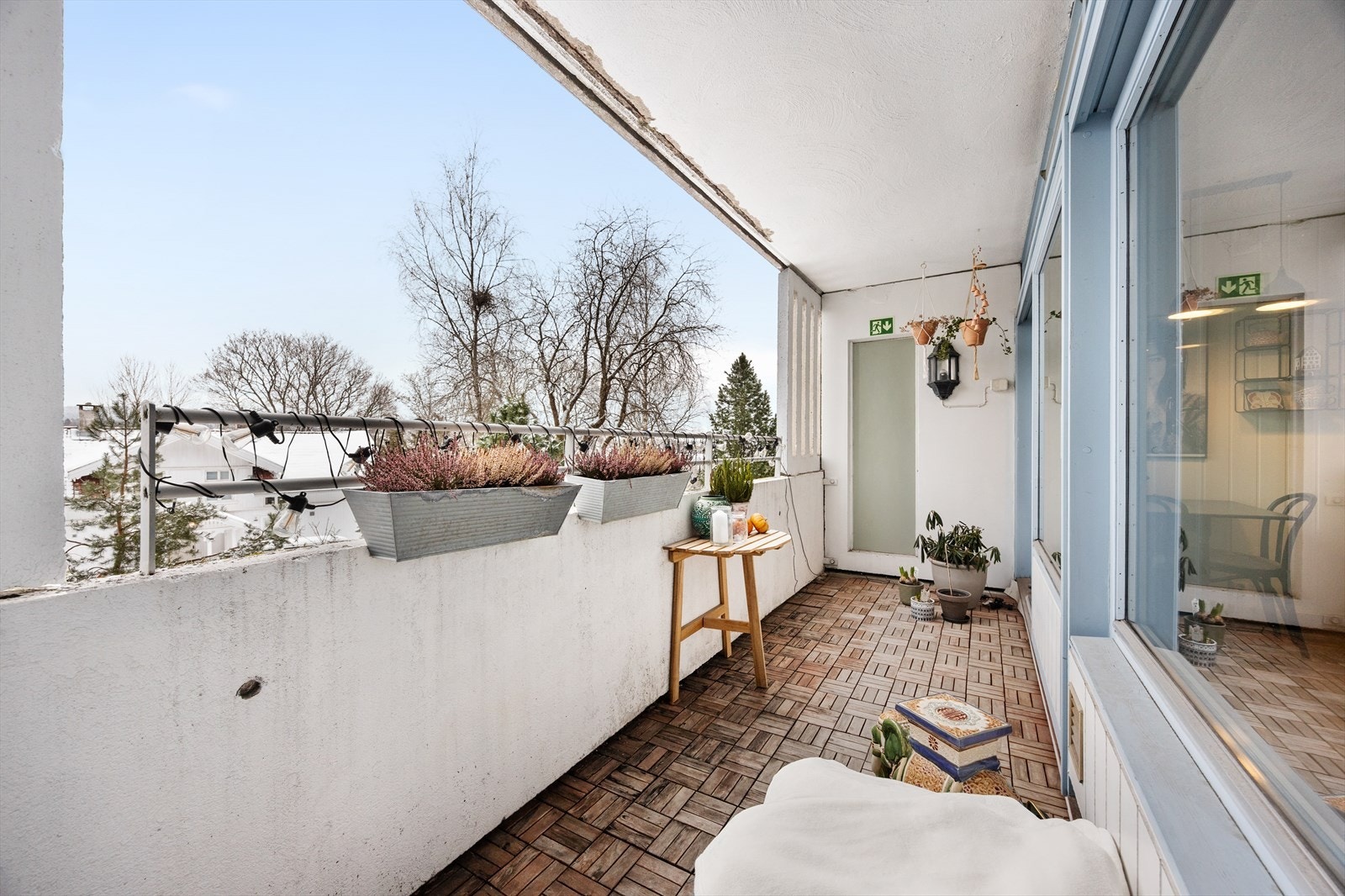 Balkongen er romslig og har god plass til en hyggelig sittegruppe. Galleribilde