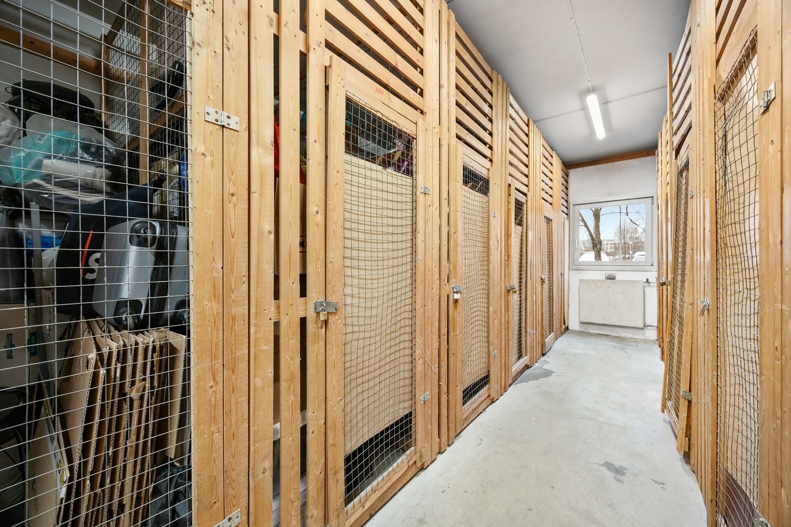 Med leiligheten følger en kjellerbod på 2 m² for ekstra lagringsplass. Galleribilde