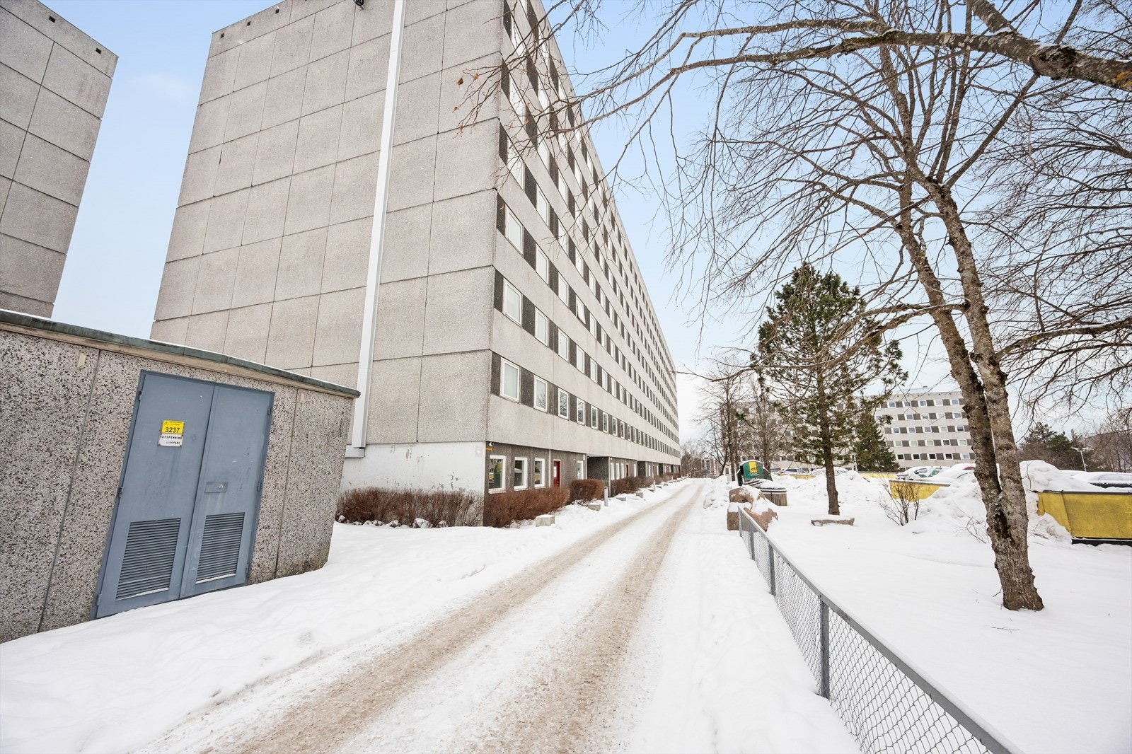 Haugenstua borettslag har store, felles grøntarealer og asfalterte internveier. Galleribilde