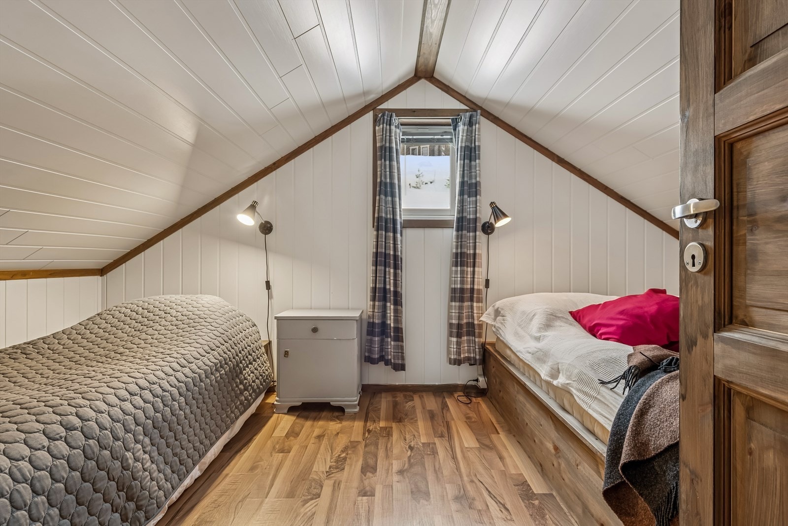 I tillegg til loftstuen har hemsen et innredet soverom. Galleribilde