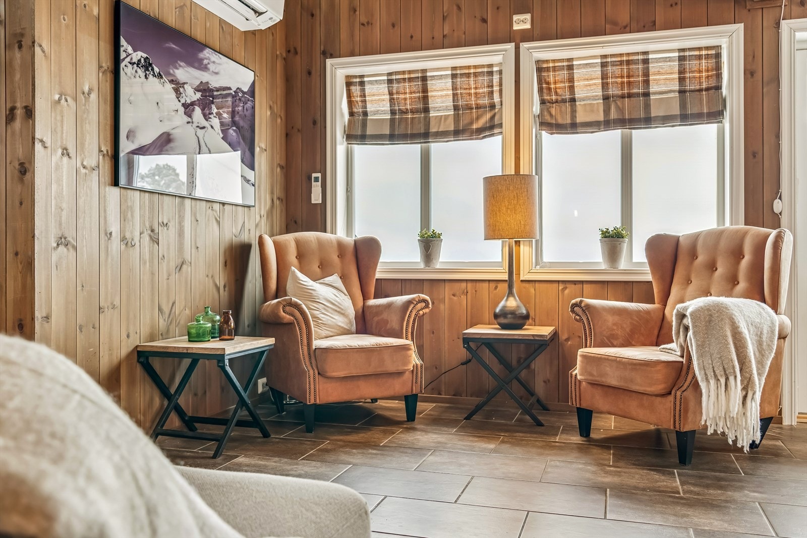 Fra stuen er det direkte utgang til en stor, vestvendt terrasse på 70 m². Galleribilde