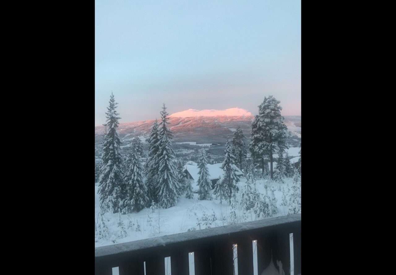 Denne hytta har en helt spektakulær utsikt som tar pusten fra deg. Foto: Privat. Galleribilde