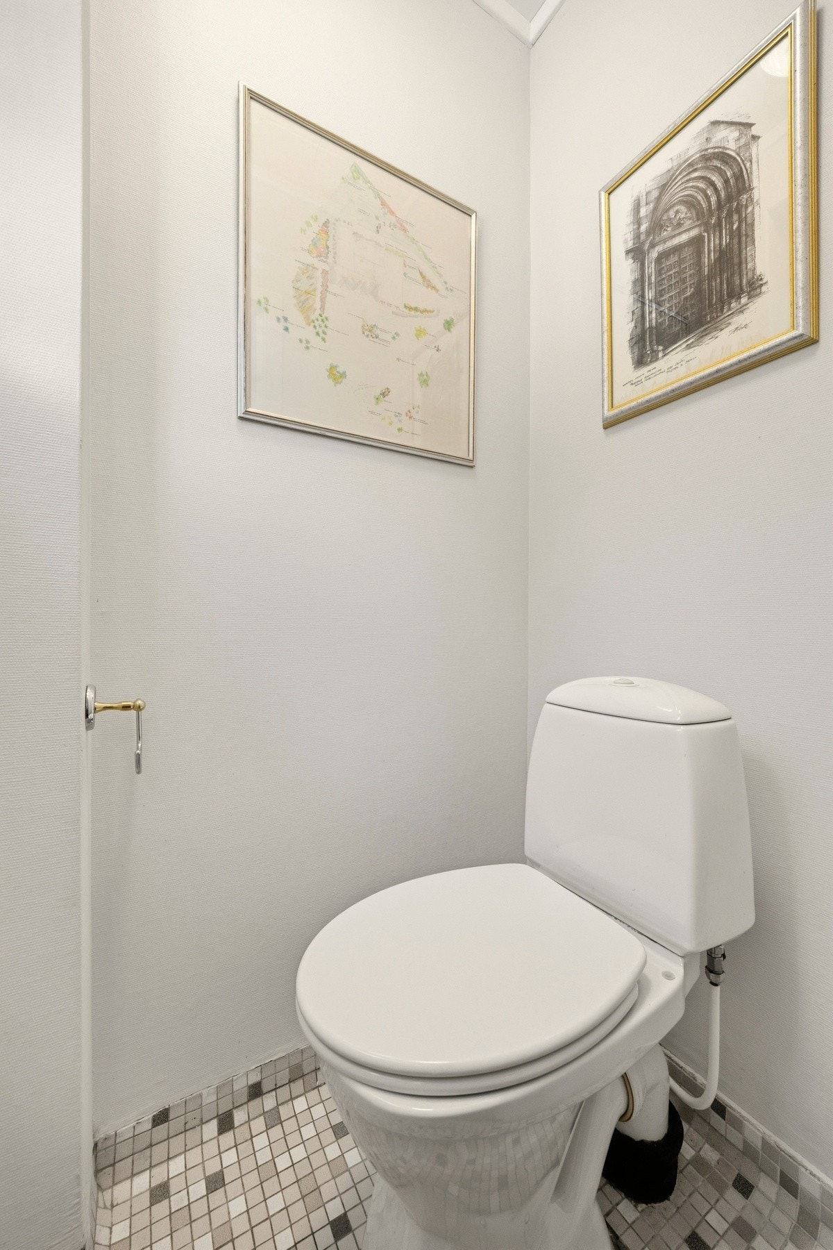 Gjestetoalett ved ingangen i 1. etg. Galleribilde