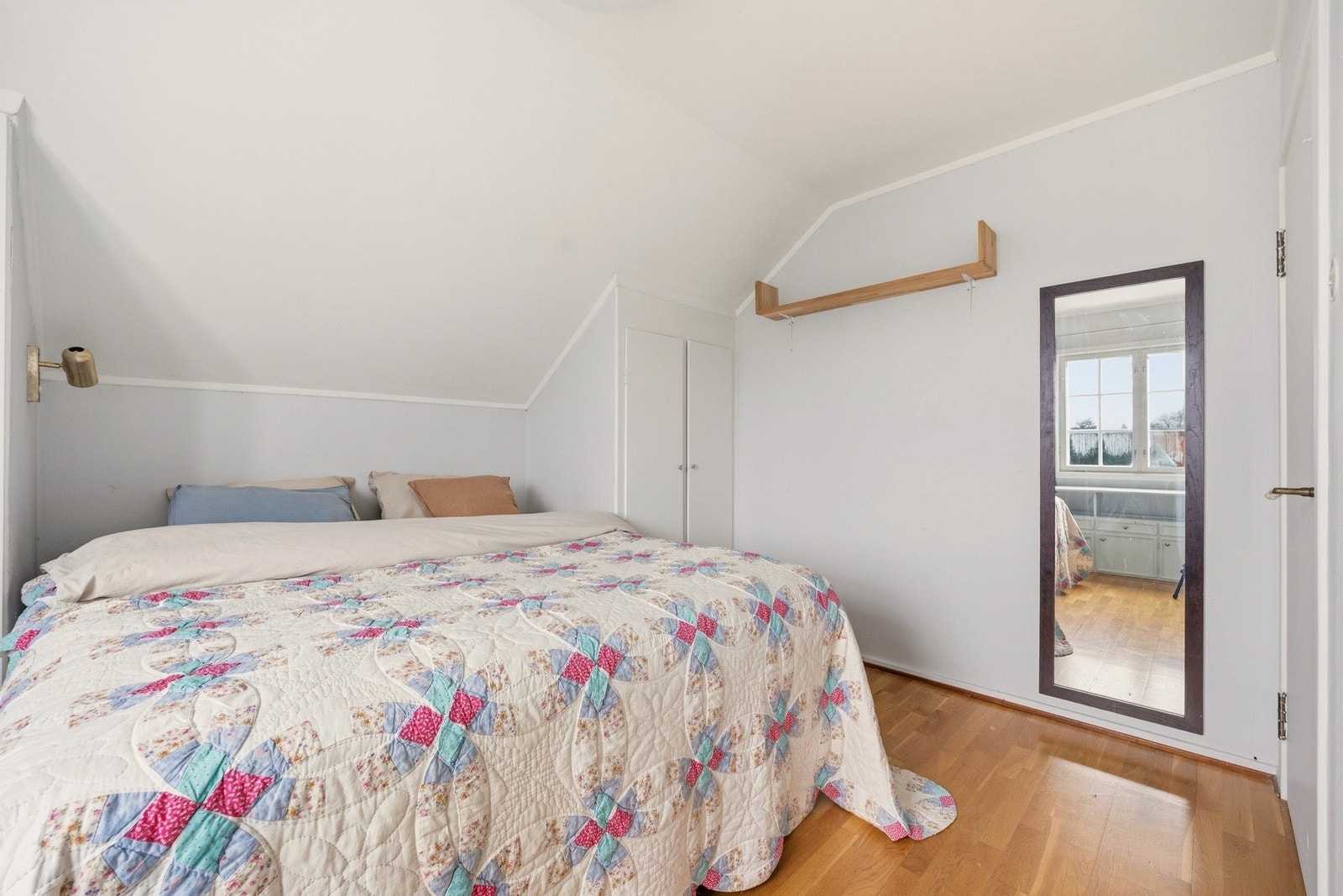 Praktiske innebygde skap. Galleribilde