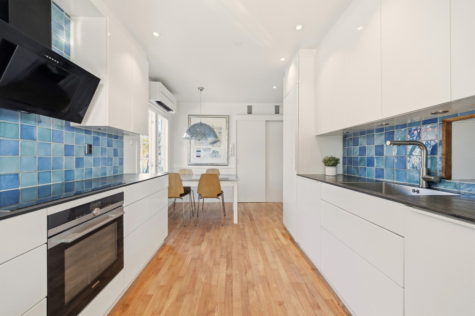 Integrert belysning gir godt arbeidslys. Galleribilde