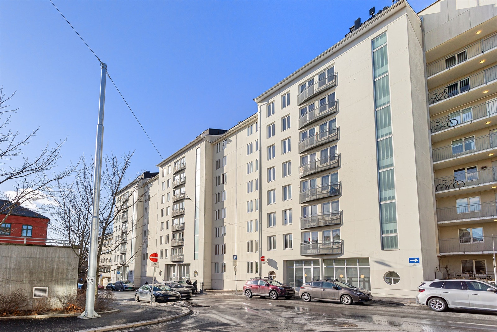 Her bor du i en rolig gate, samtidig som du har umiddelbar nærhet til bylivet på Grønland og Tøyen, med kort vei til offentlig transport og servicetilbud. Galleribilde