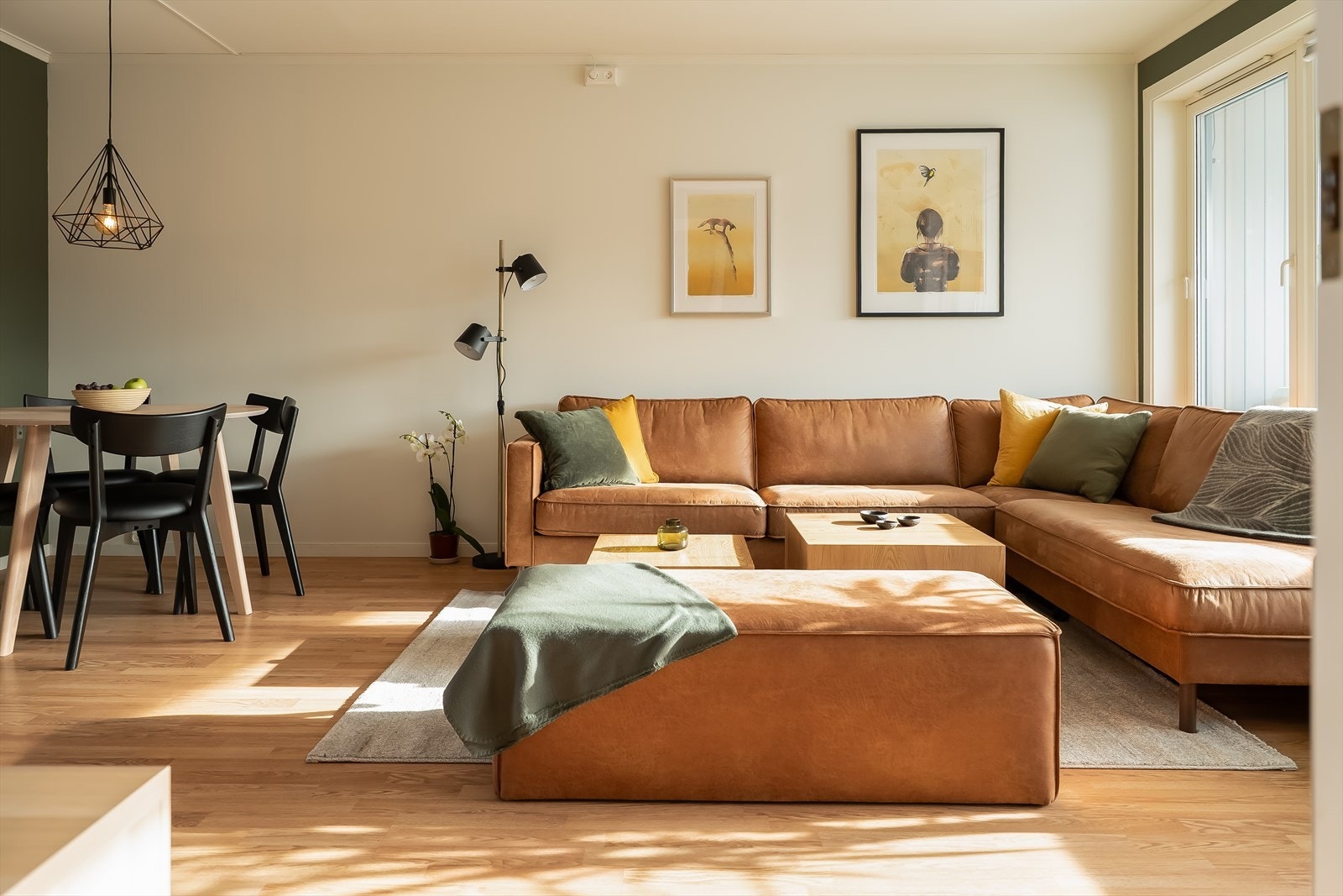 Leiligheten ligger i et veldrevet borettslag med god økonomi. I 2019/2020 ble balkonger, vinduer, etterisolering, drenering og tak oppgradert i regi av borettslaget. Galleribilde